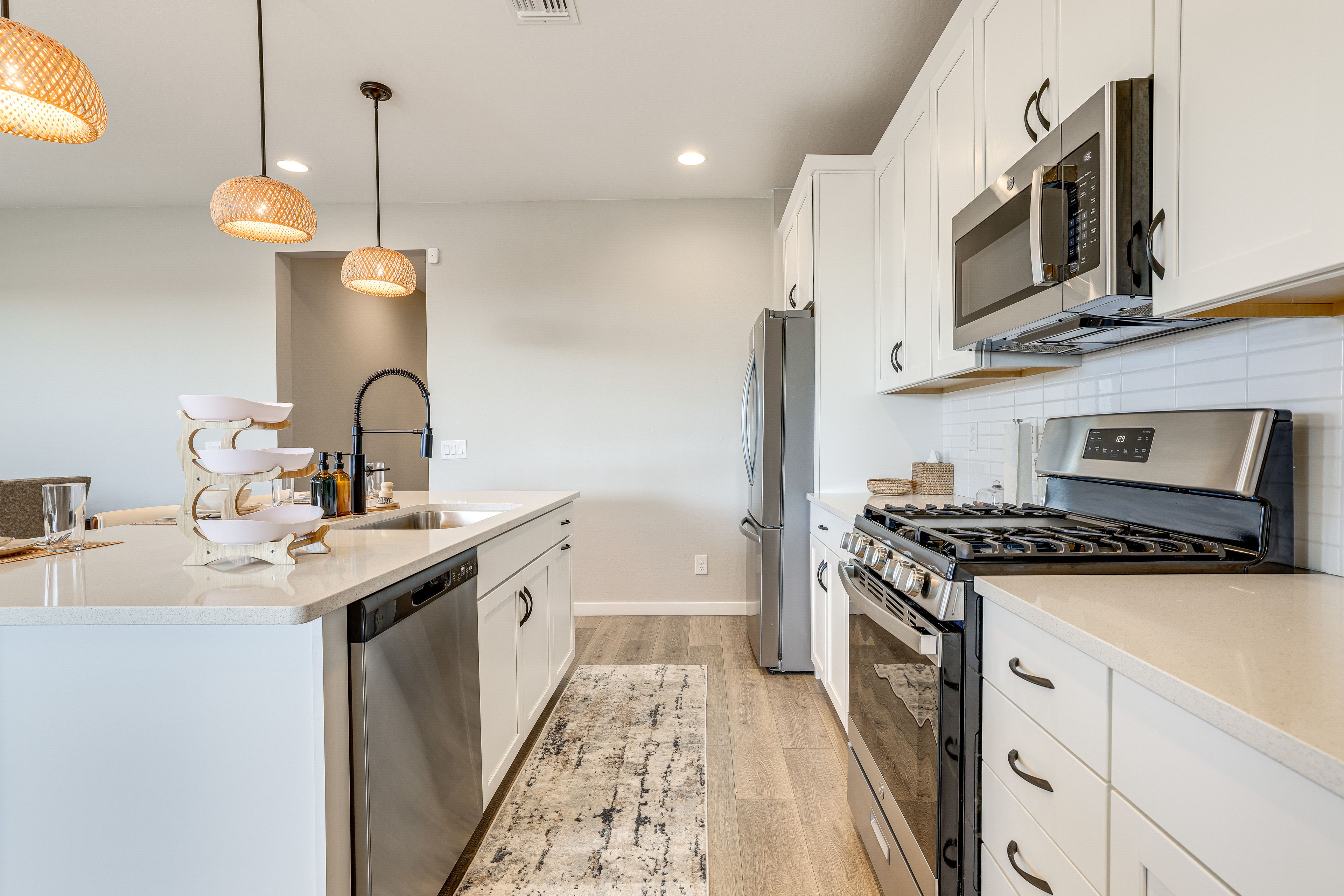 Kitchen | Breakfast Bar | Dishwasher