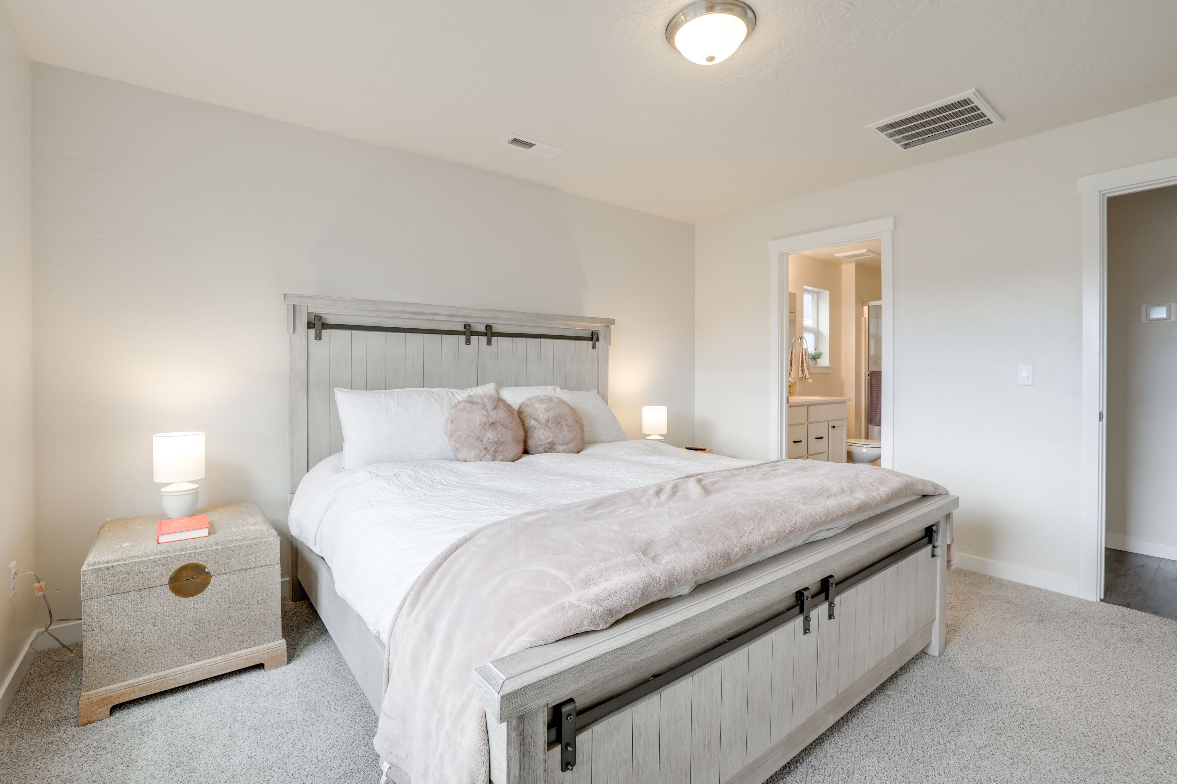 Bedroom 1 | King Bed | Linens Provided