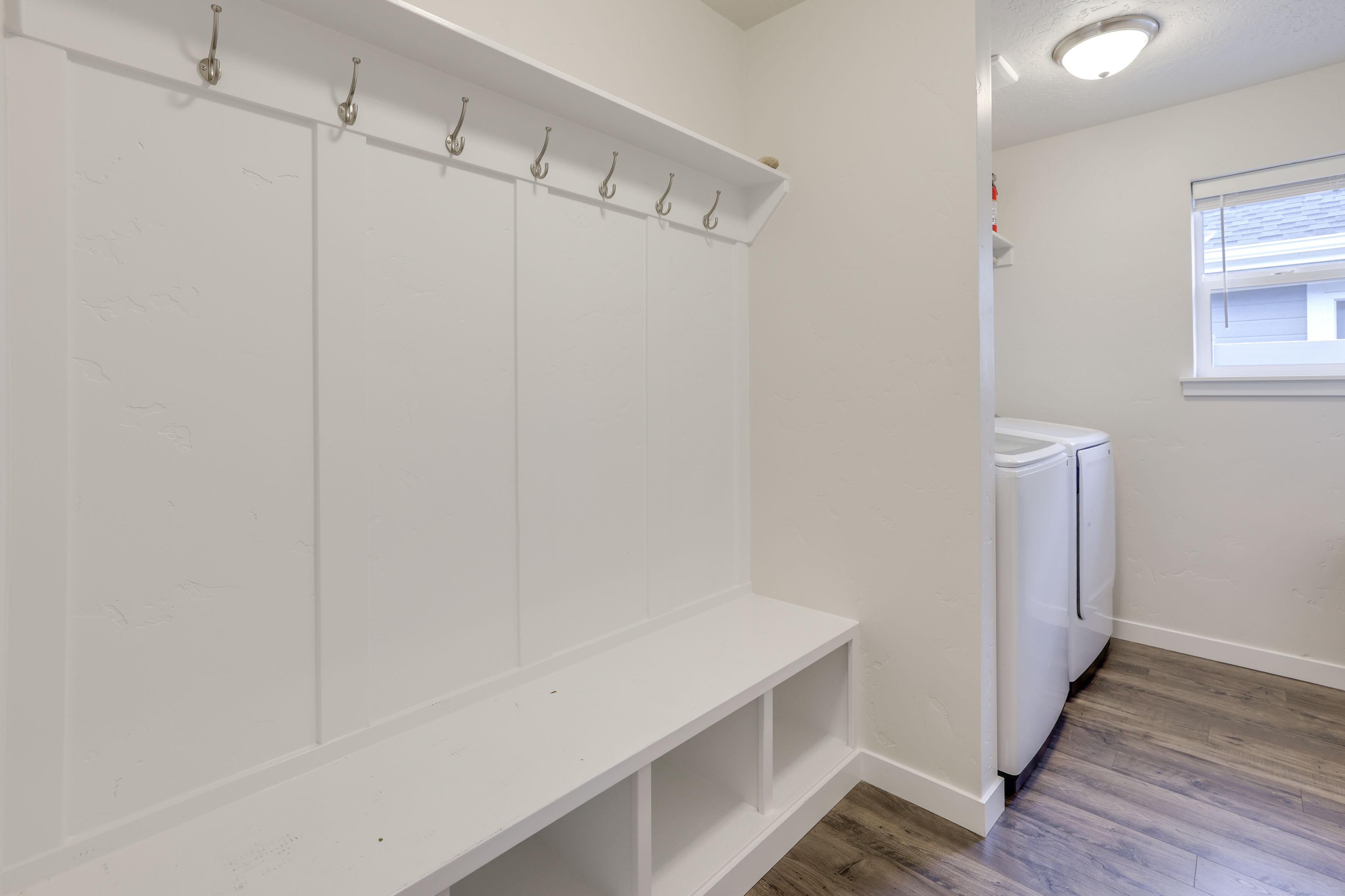 Mud Room | Washer & Dryer