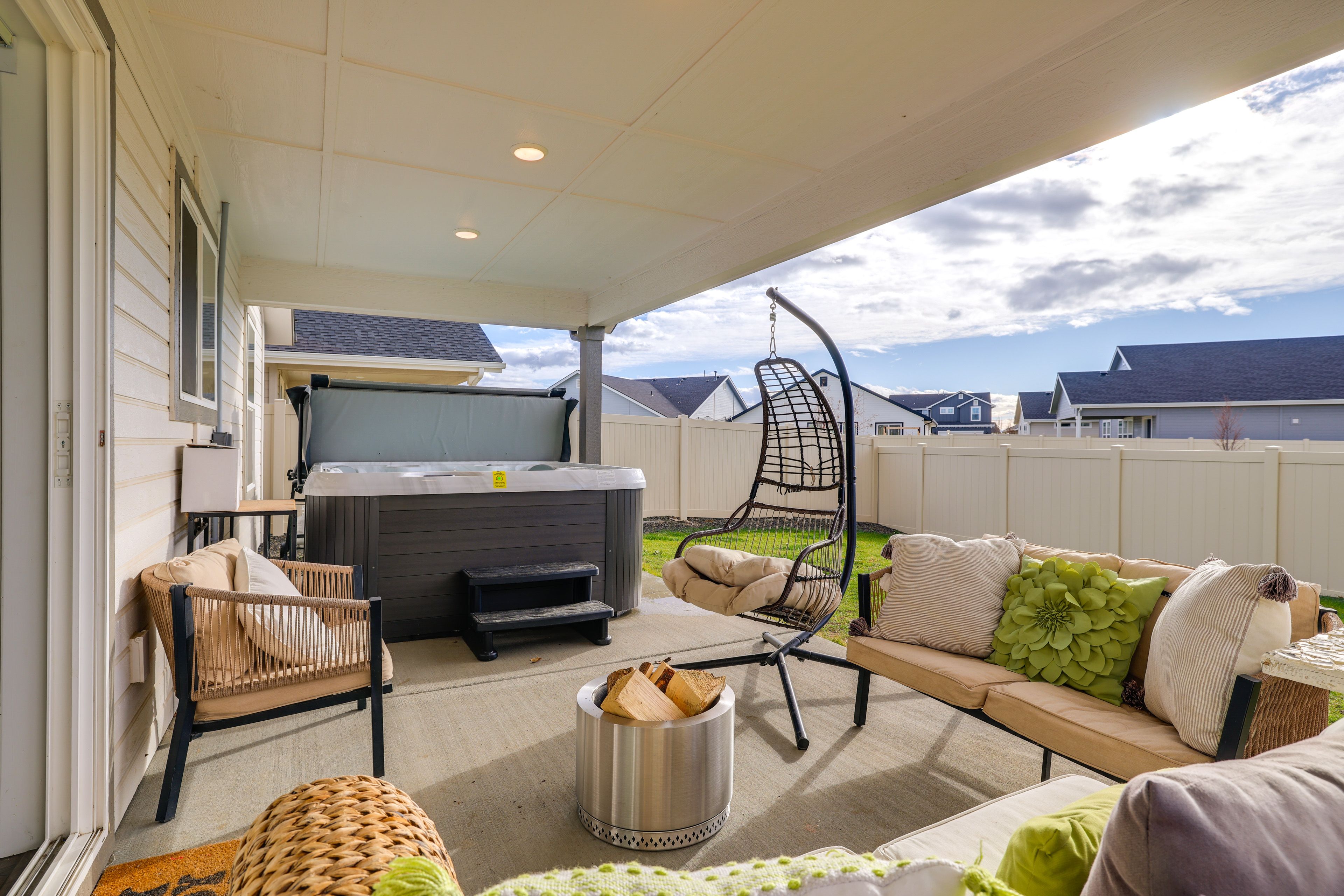 Nampa Vacation Rental | 3BR | 2BA | 1,446 Sq Ft | 1 Step to Enter