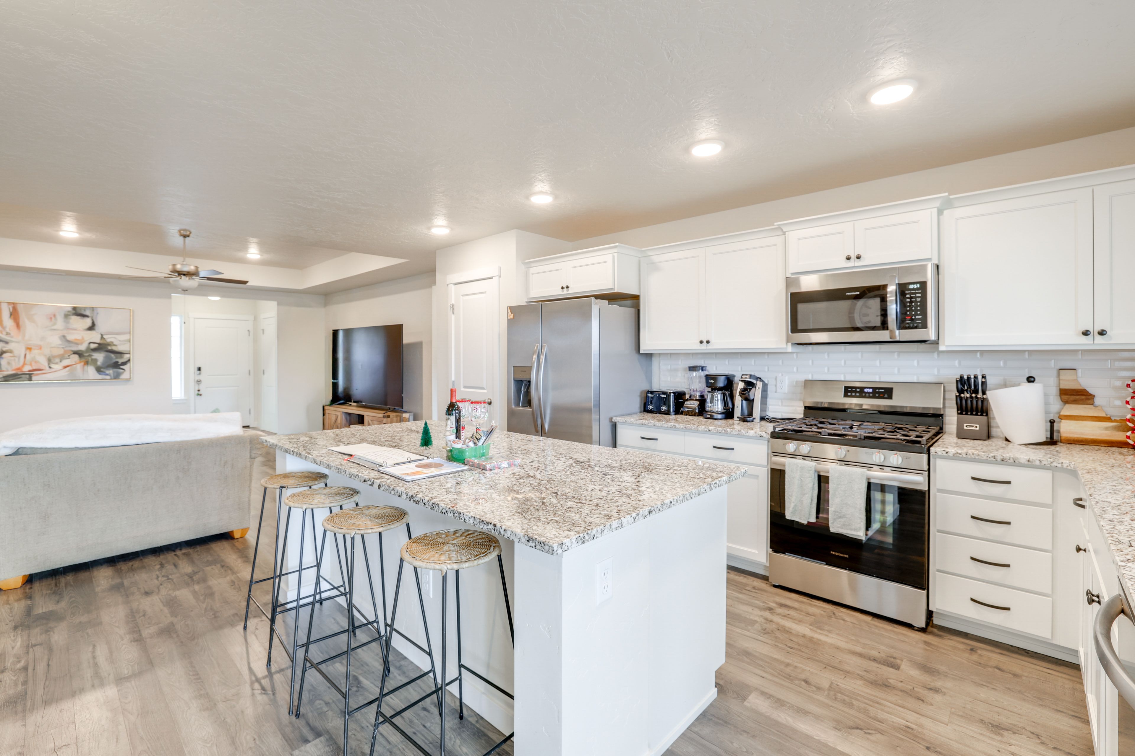 Kitchen | Trash Bags/Paper Towels