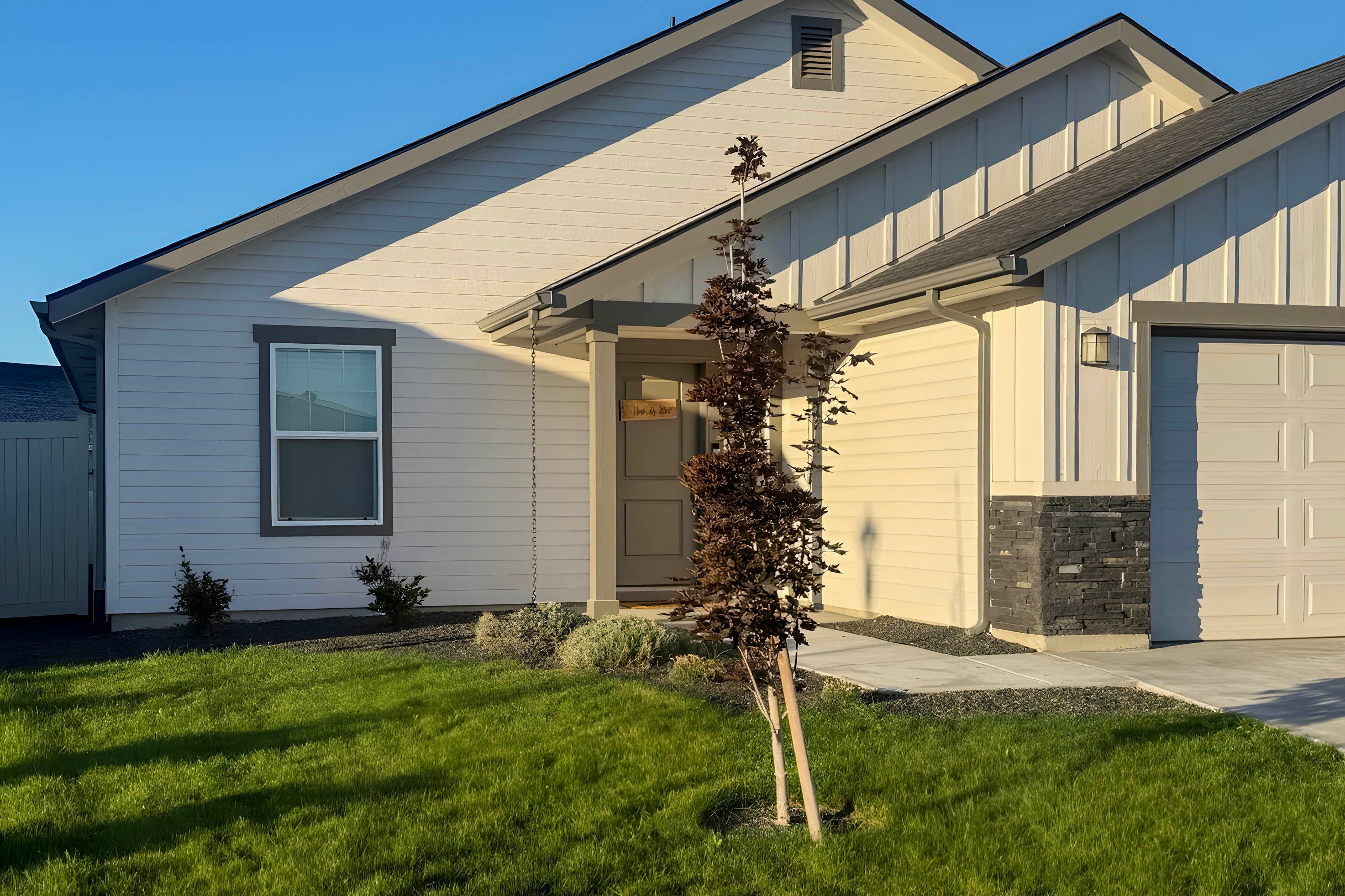 Exterior | Driveway (2 Vehicles) | Garage (1 Vehicle)