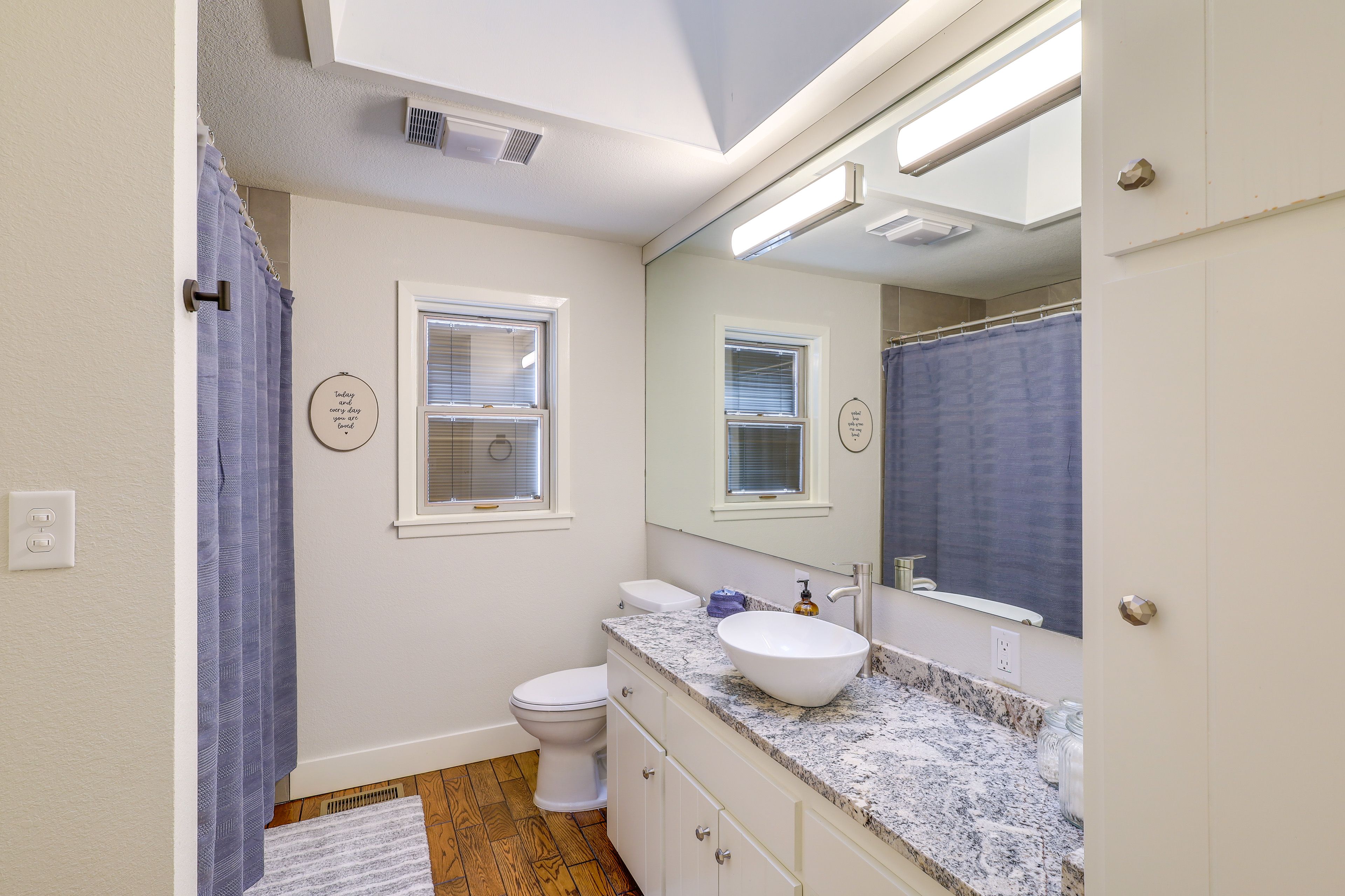 Bathroom | Main Level