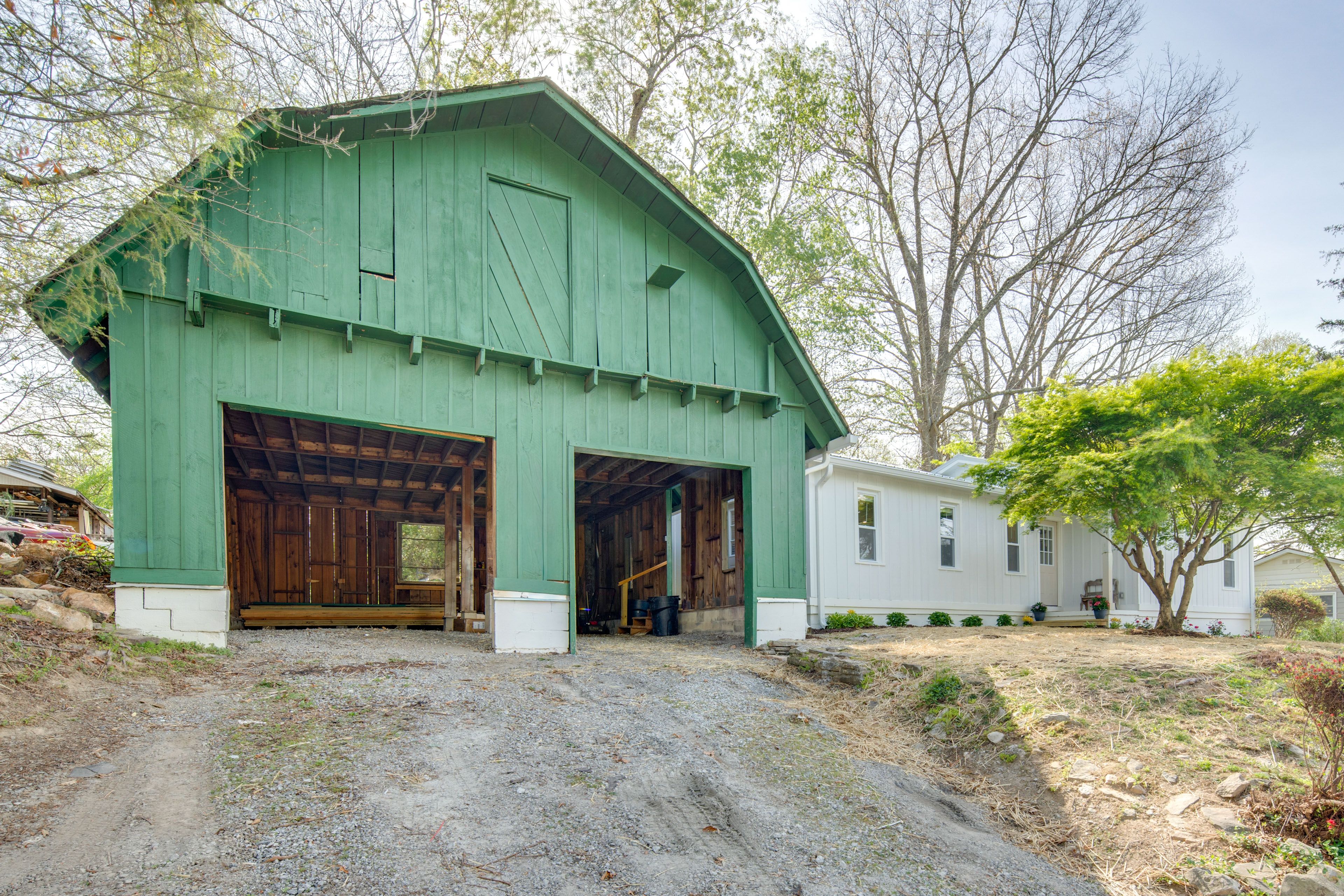 Parking | Carport (2 Vehicles) | Driveway (2 Vehicles)