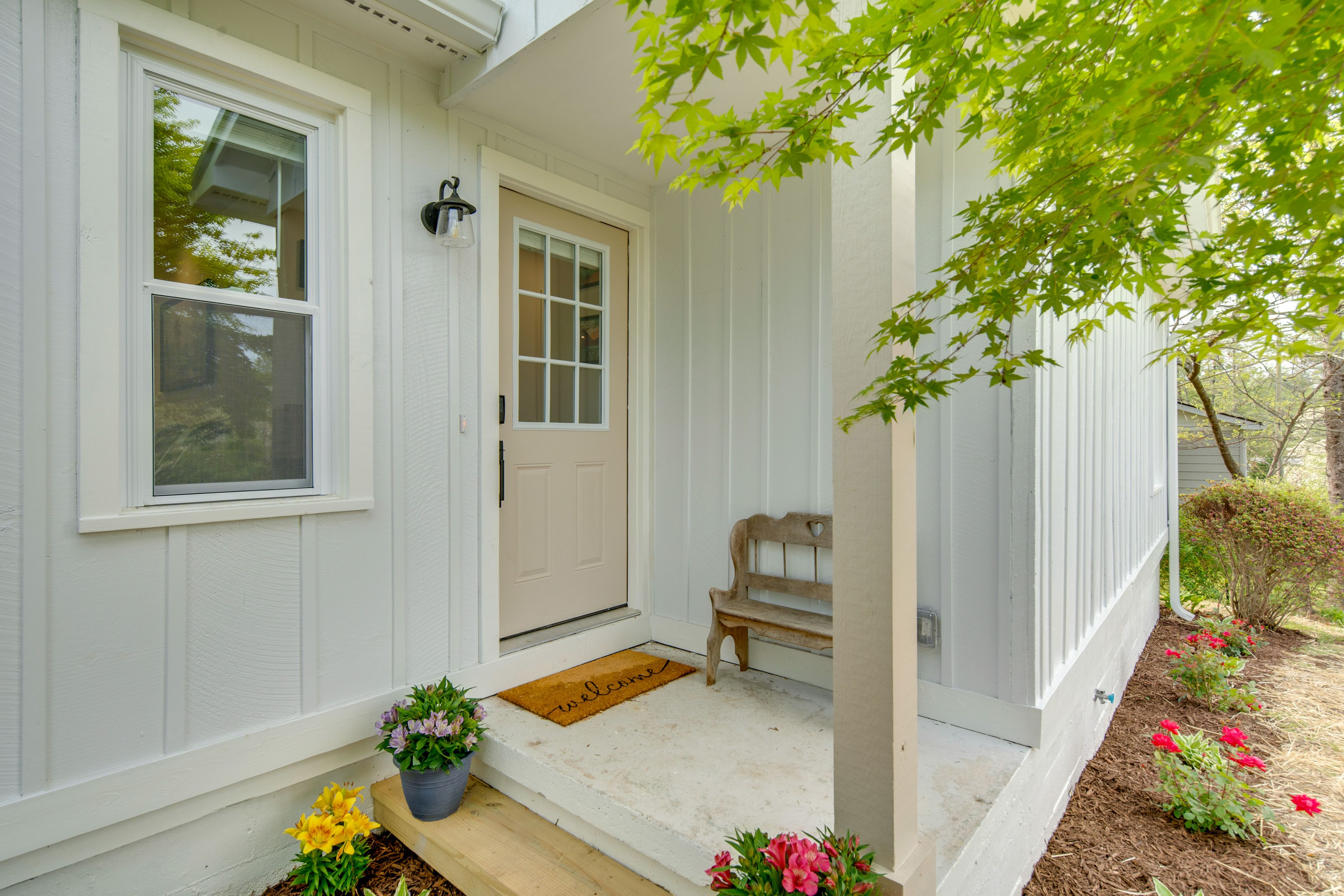 Entrance | 3 Small Steps Required