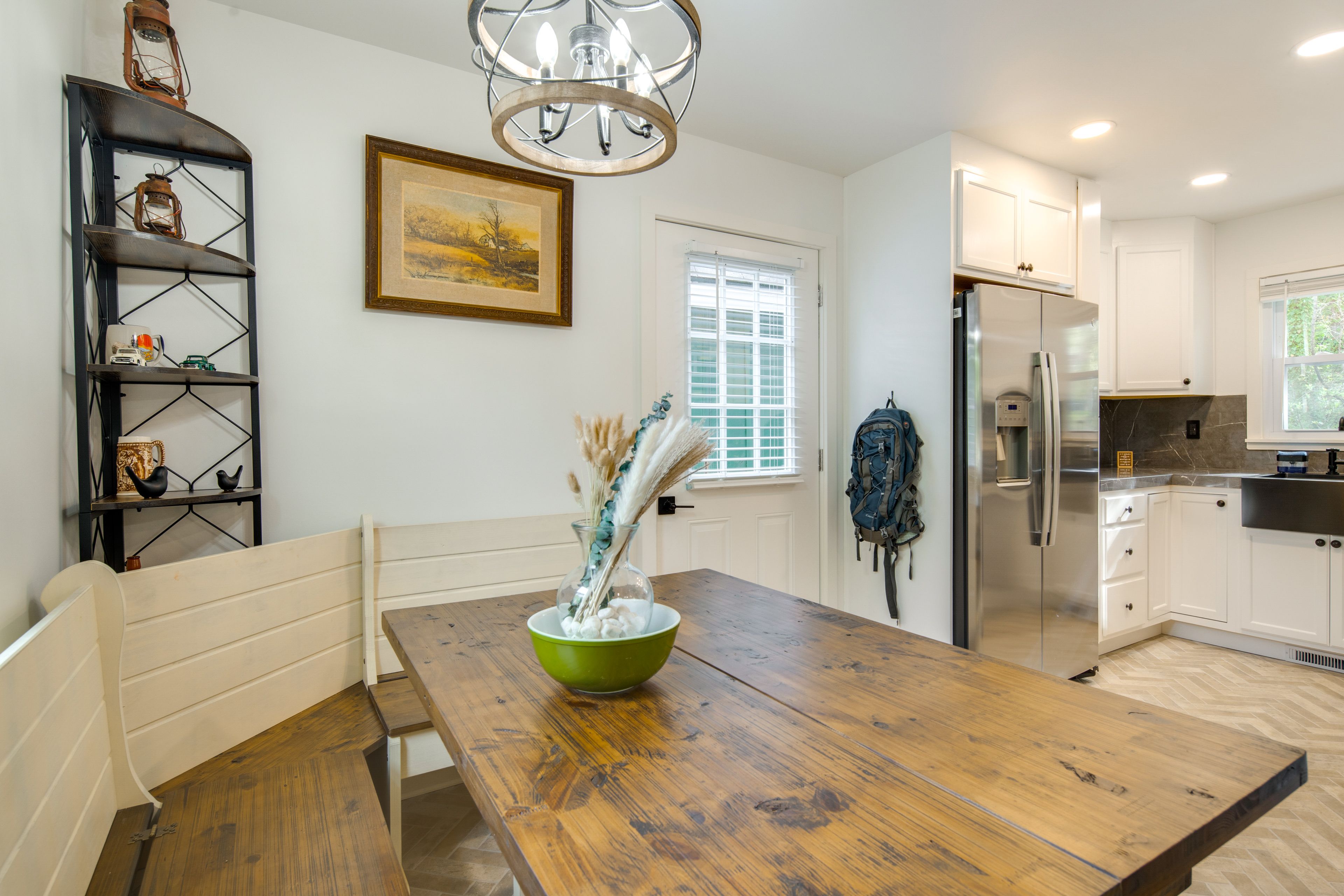 Dining Area | Dishes & Flatware Provided