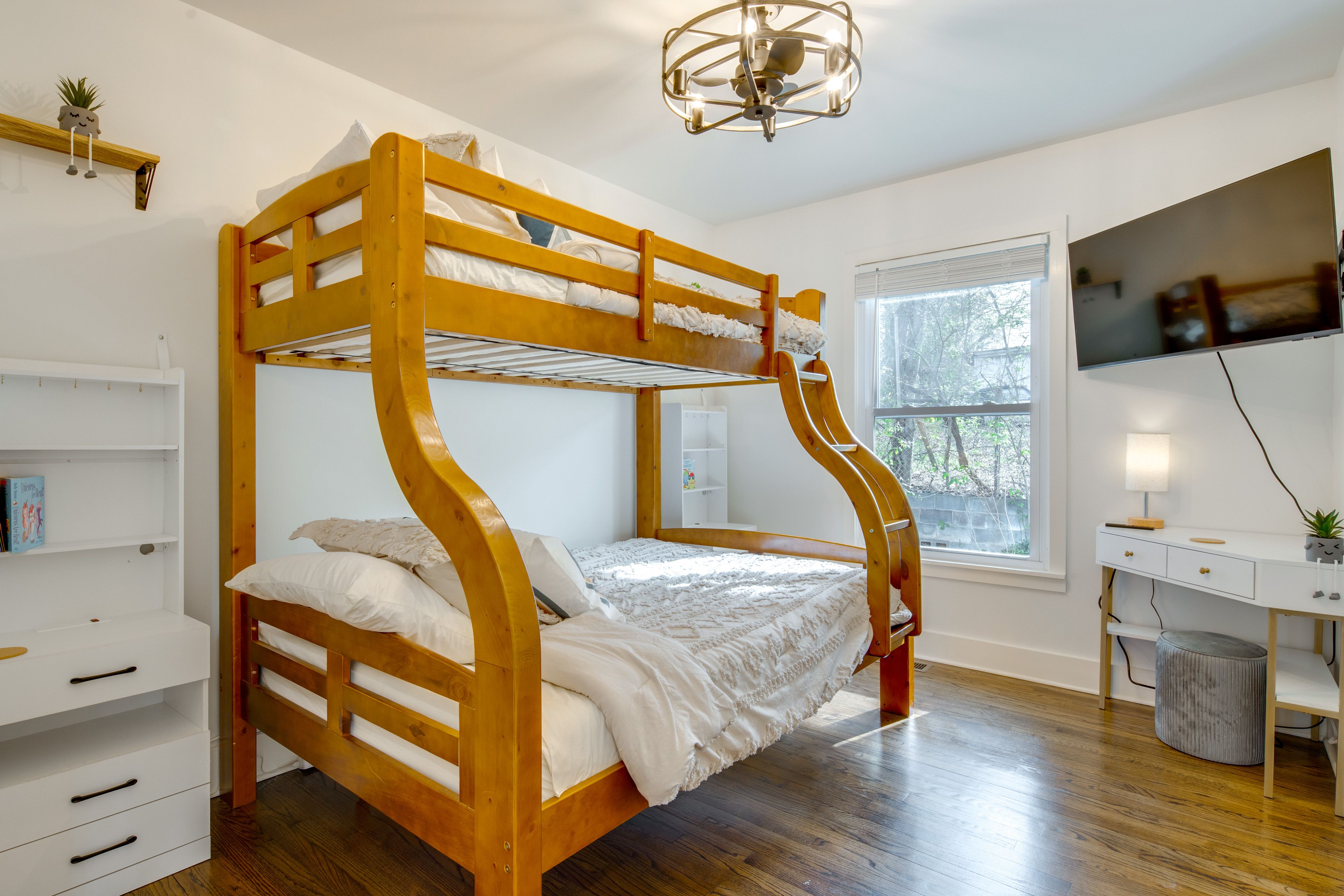 Bedroom 3 | Twin/Full Bunk Bed