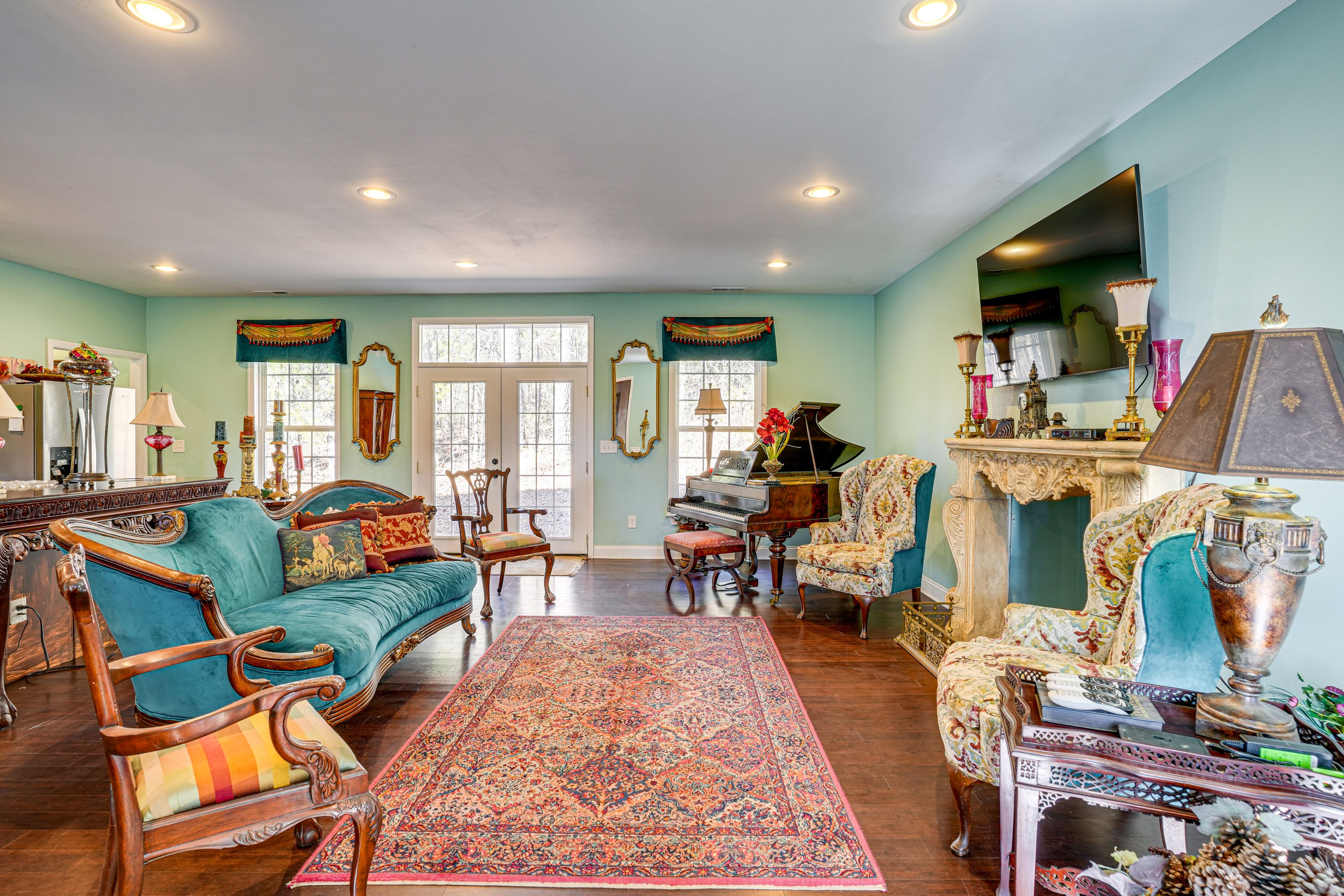 Living Area | Free WiFi | Central A/C