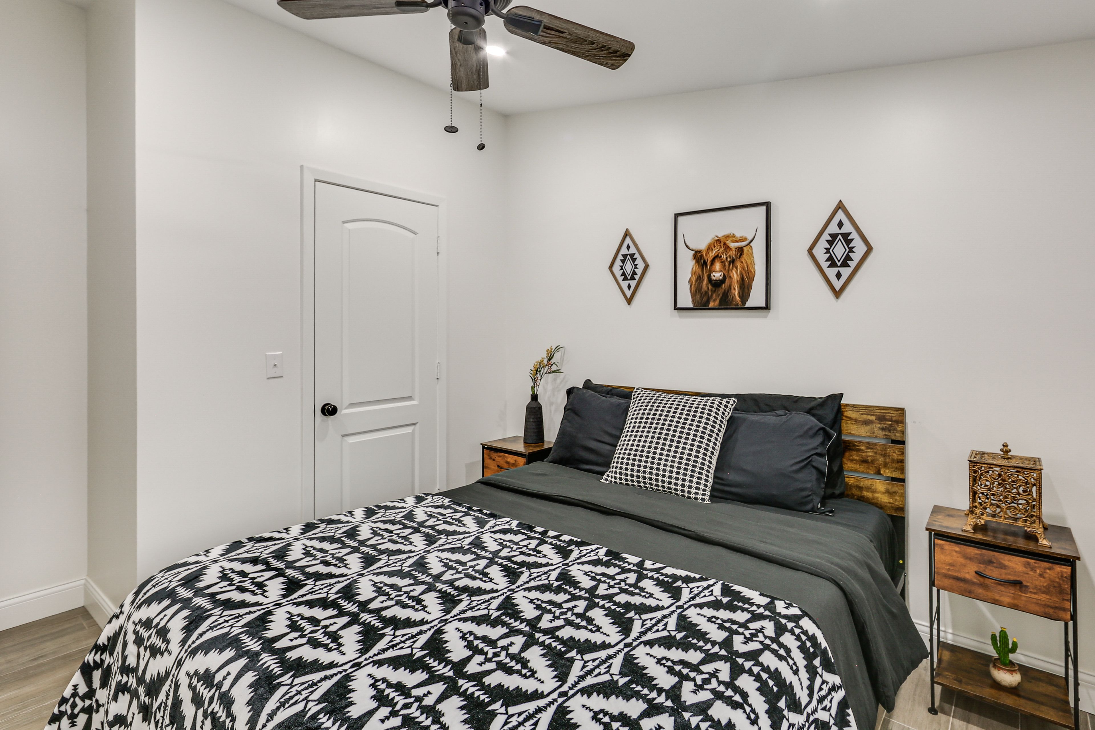 Bedroom 3 | Queen Bed