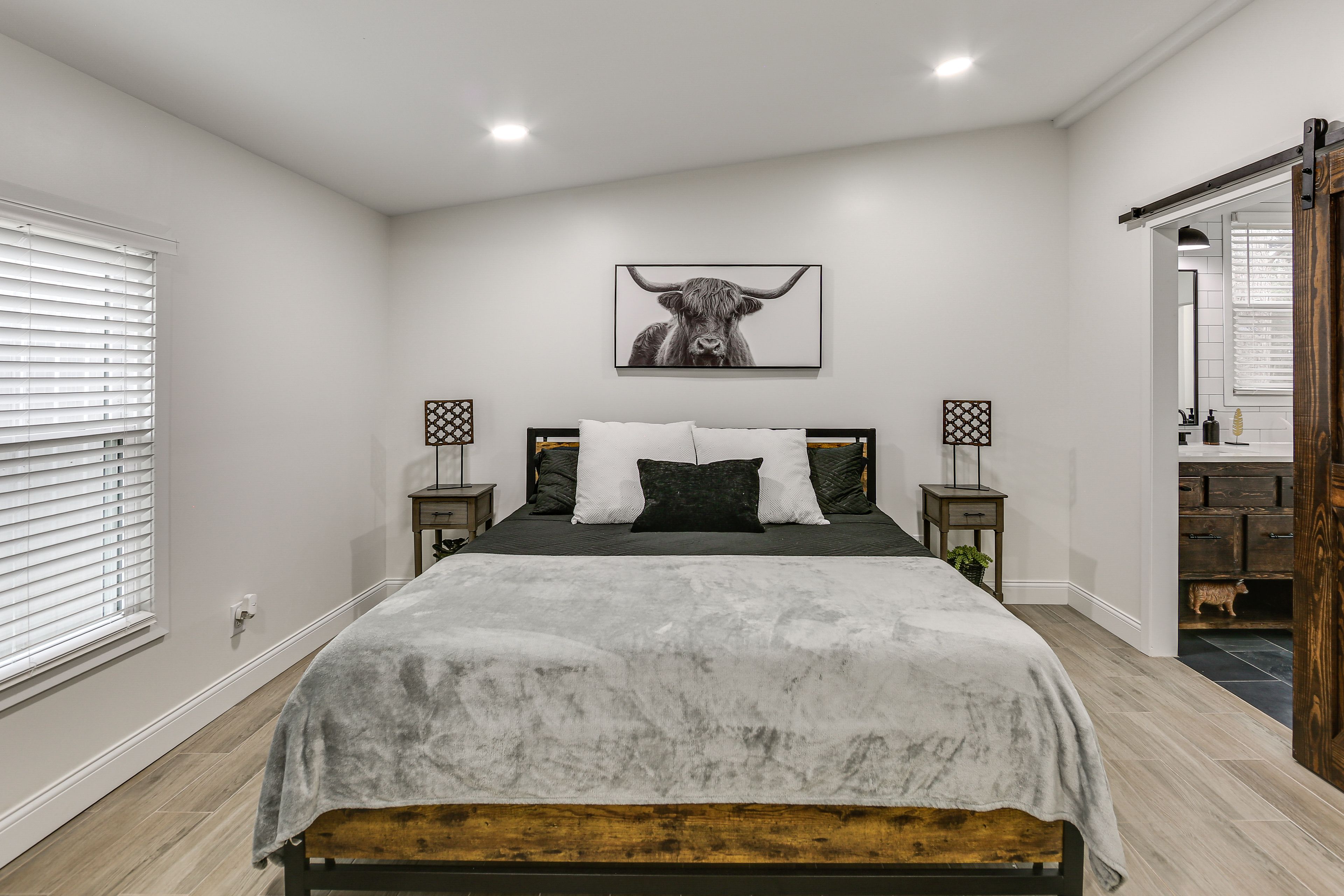 Bedroom 1 | King Bed