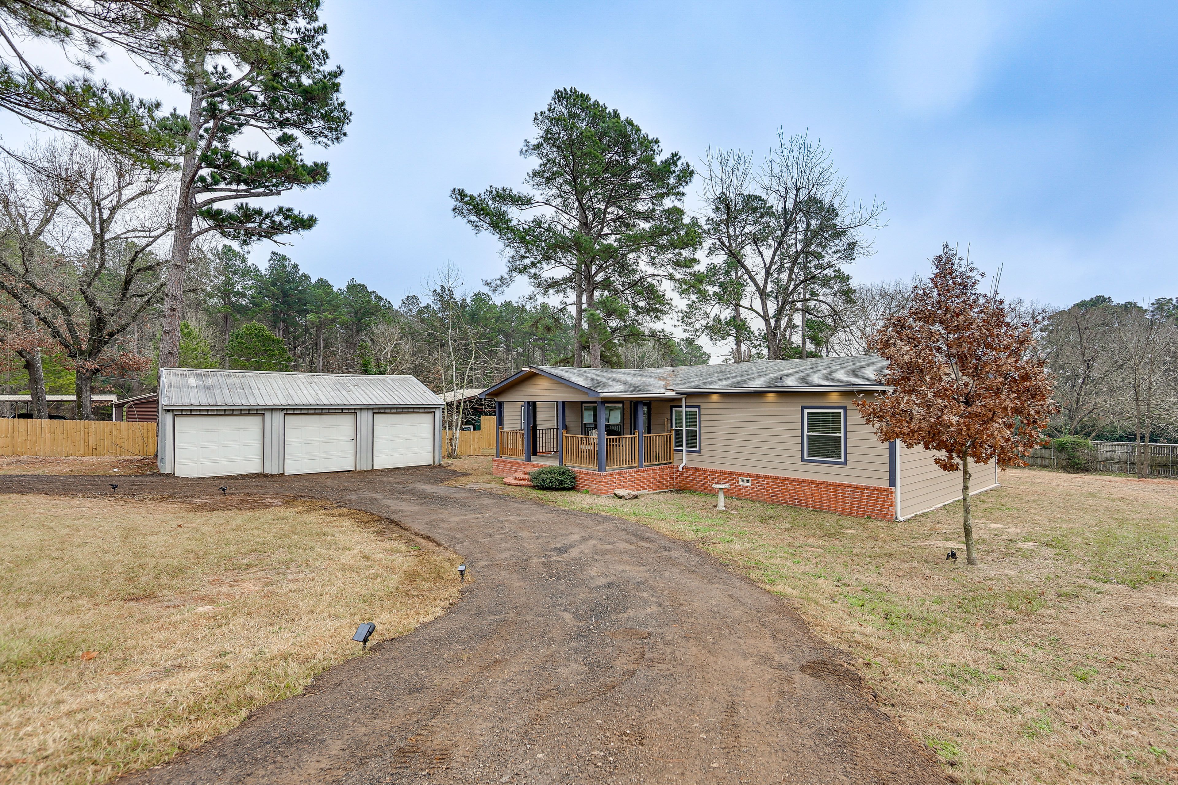 Parking | Driveway (4 Vehicles)