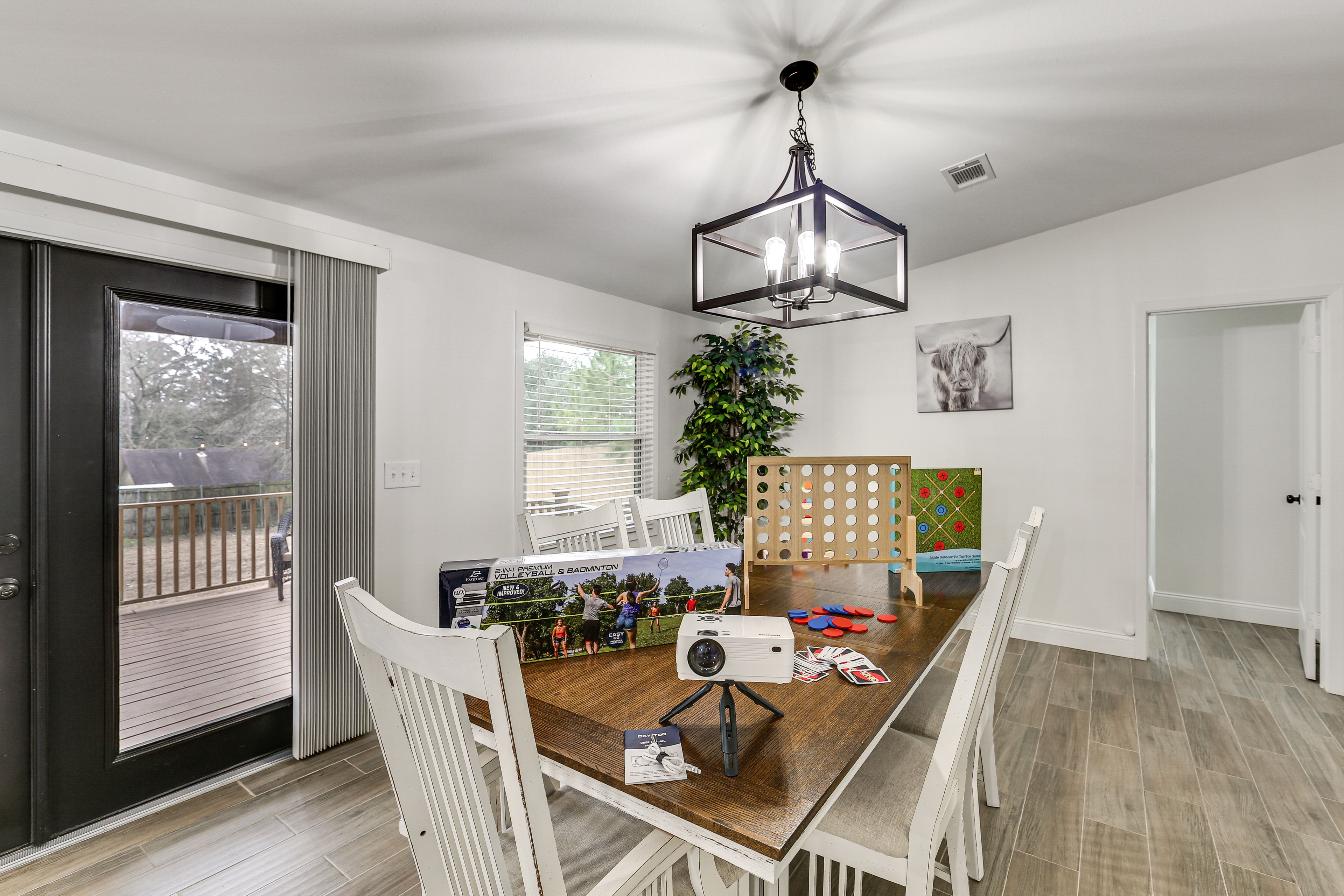 Dining Table | Dishware & Flatware