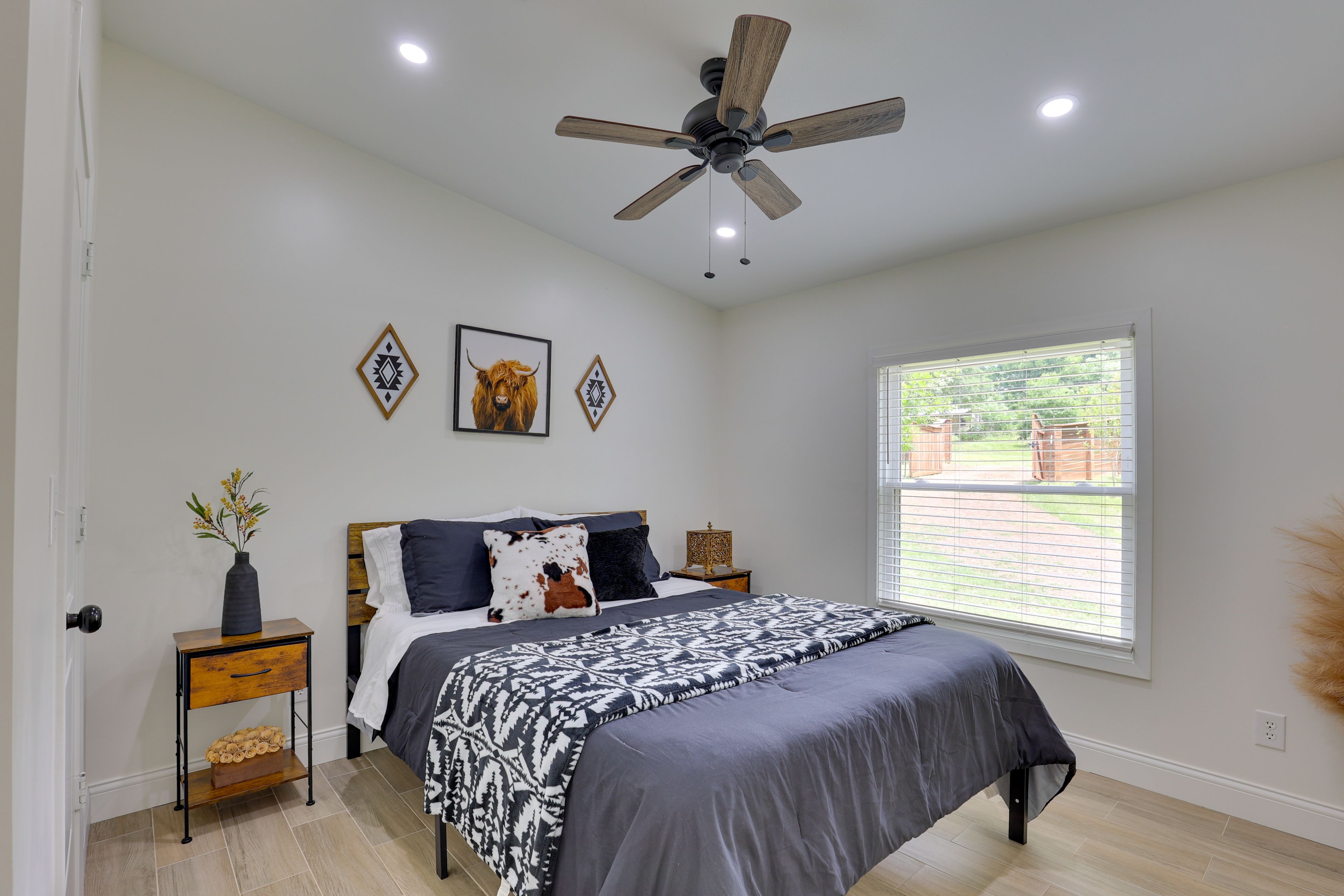 Bedroom 3 | Queen Bed