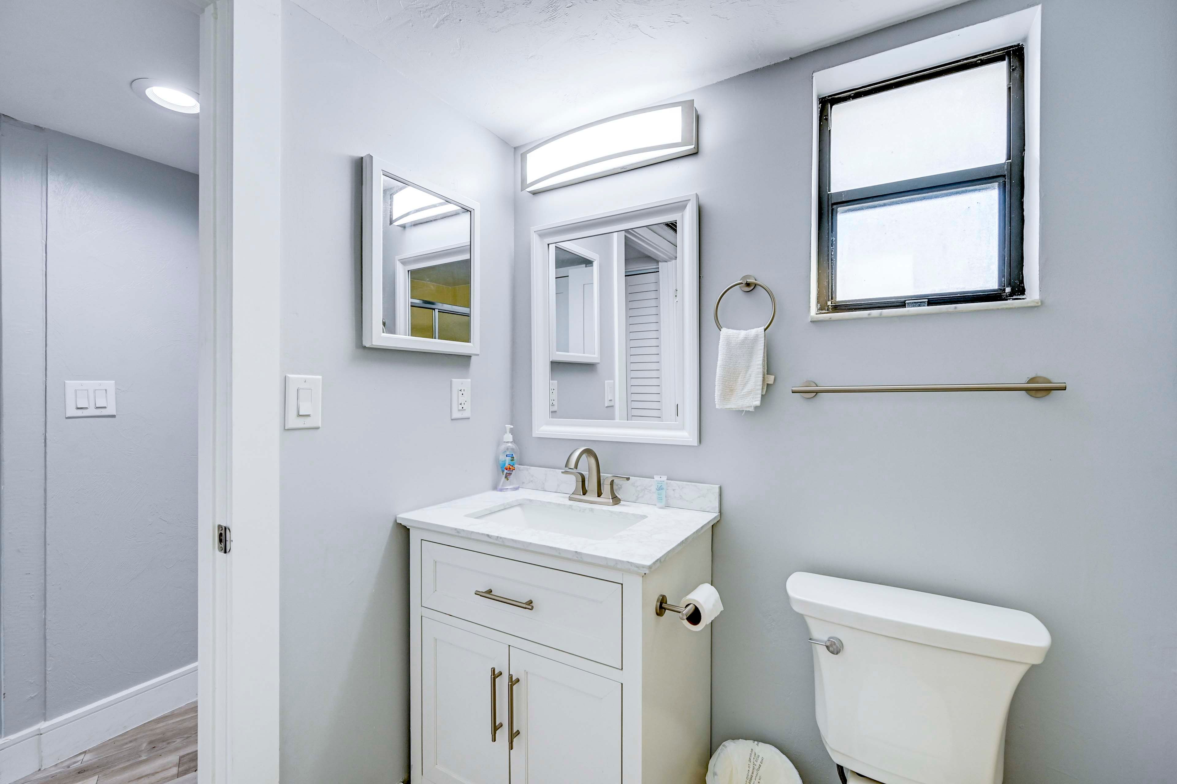 Full Bathroom | Towels Provided