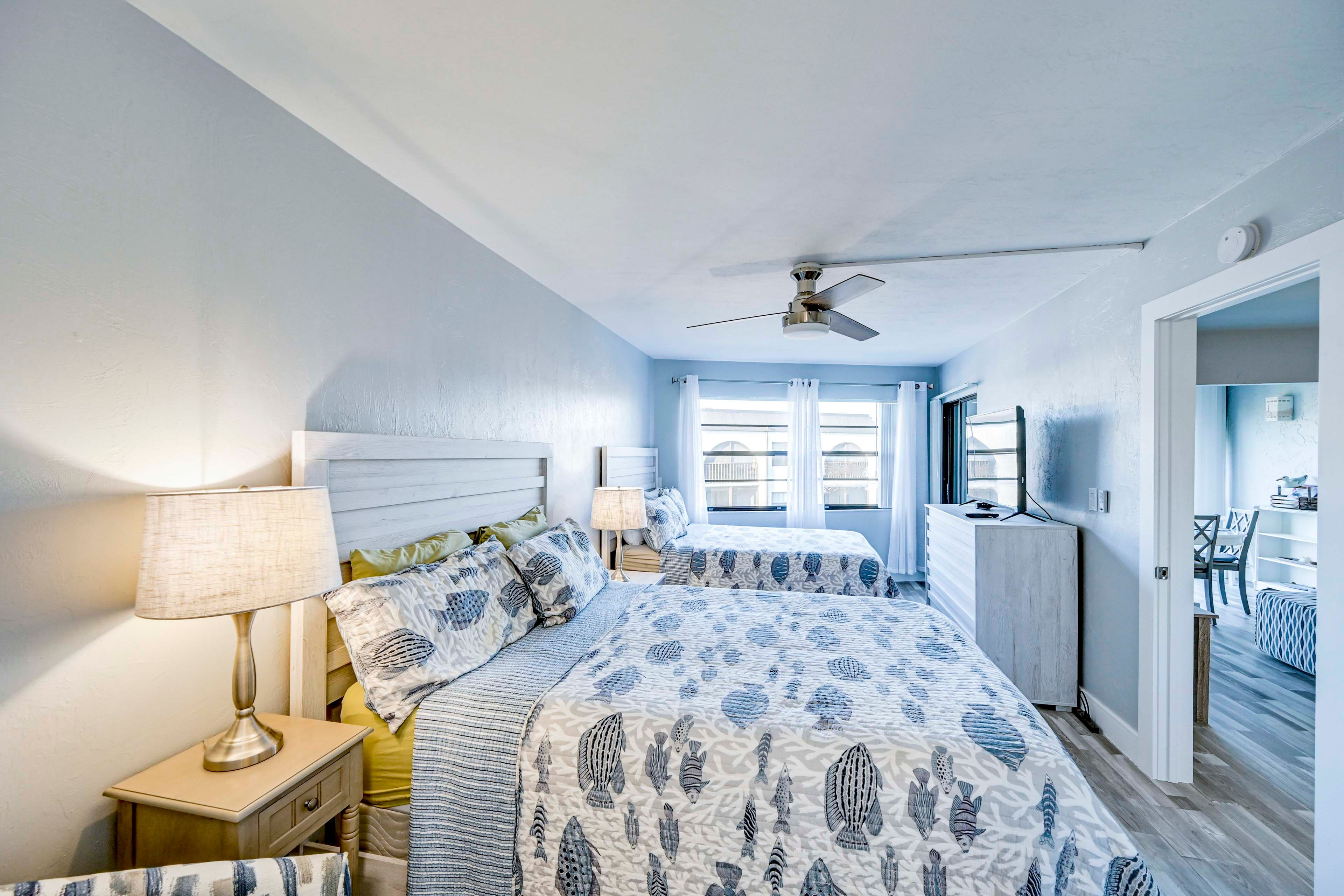 Bedroom | 2 Queen Beds | TV