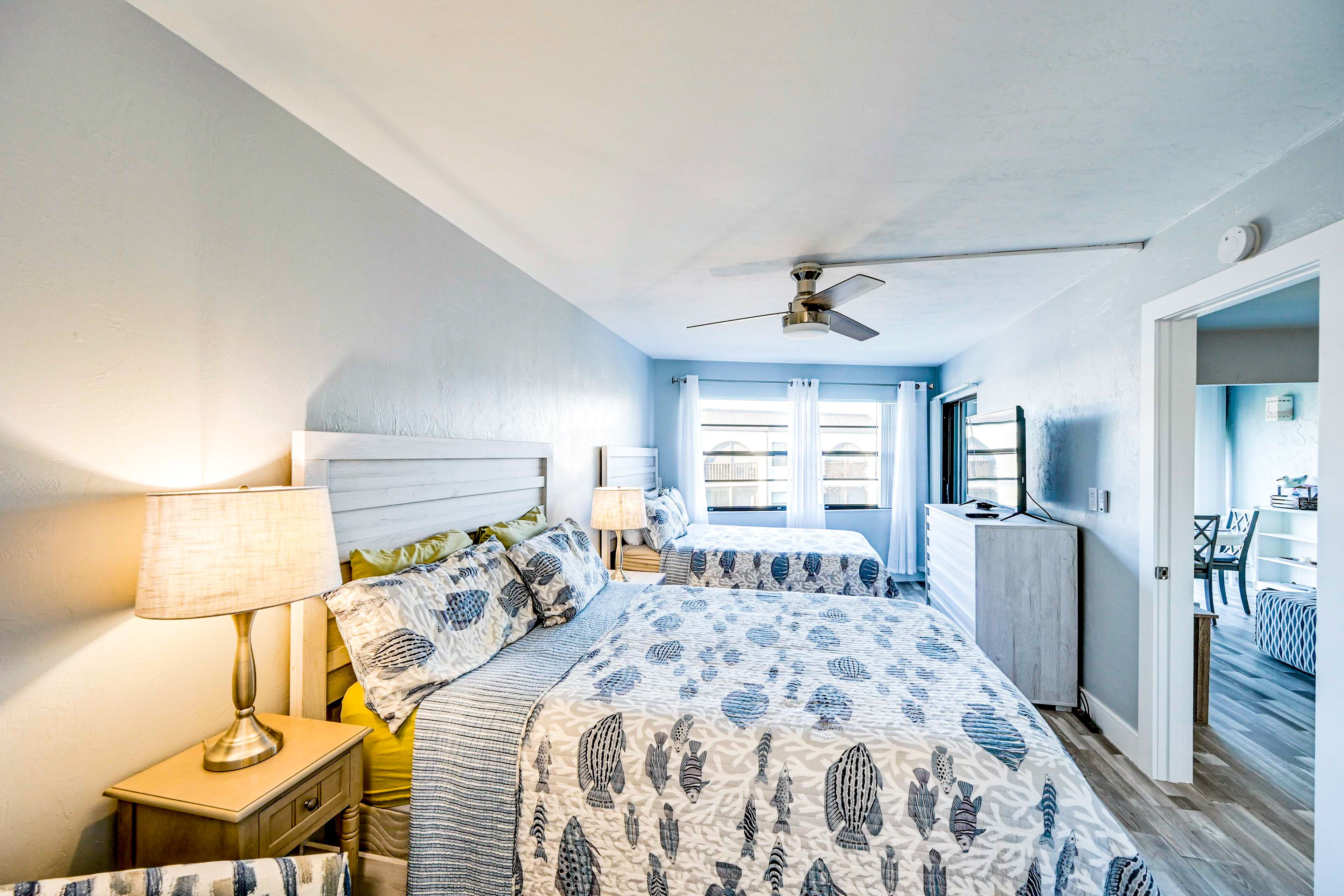 Bedroom | 2 Queen Beds | TV