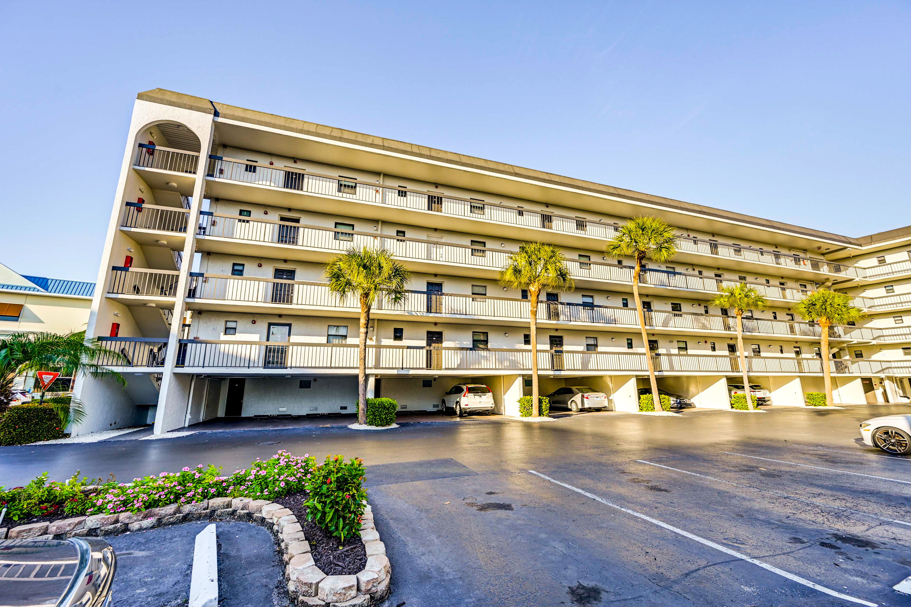 Parking | Unassigned Community Lot