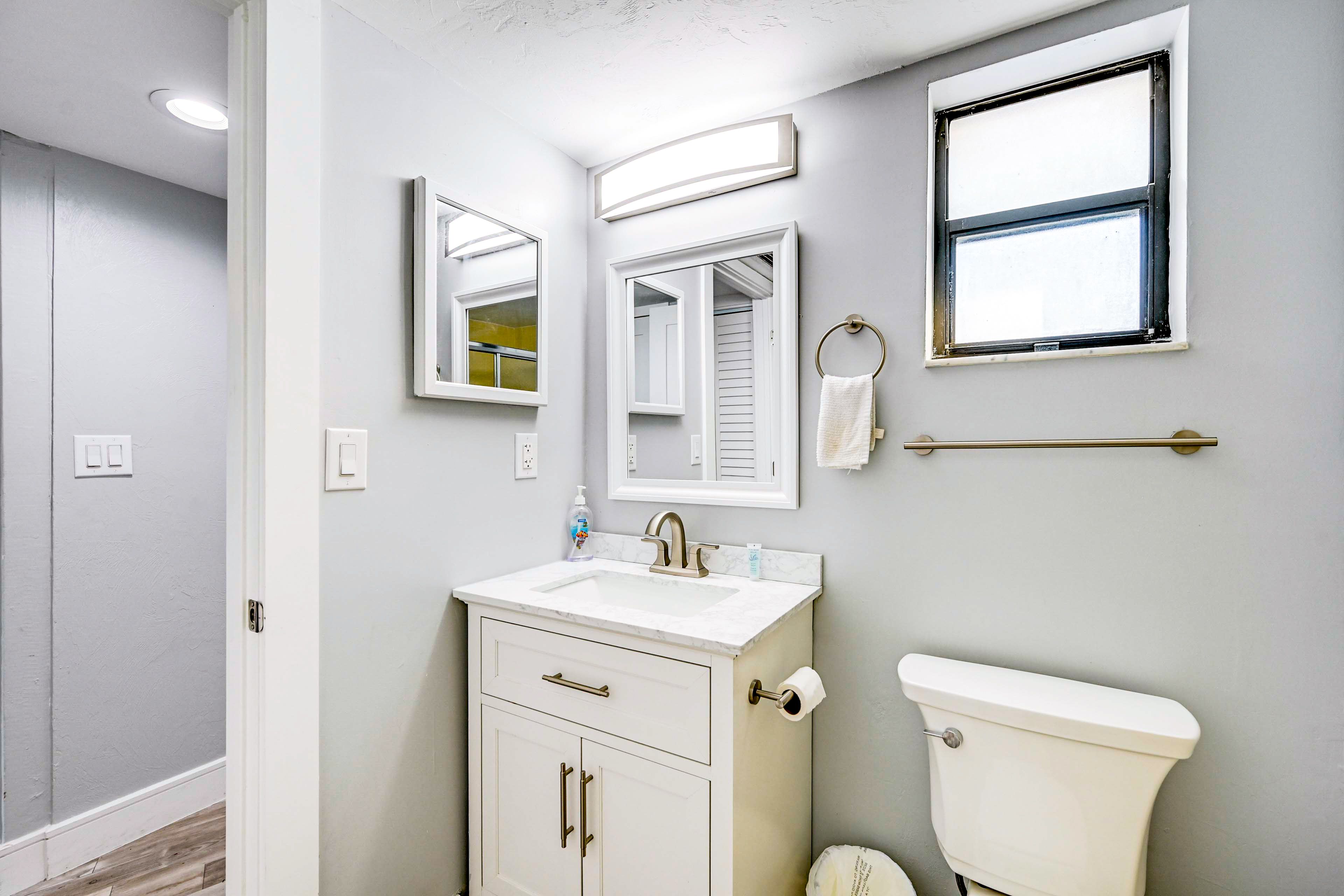 Full Bathroom | Towels Provided