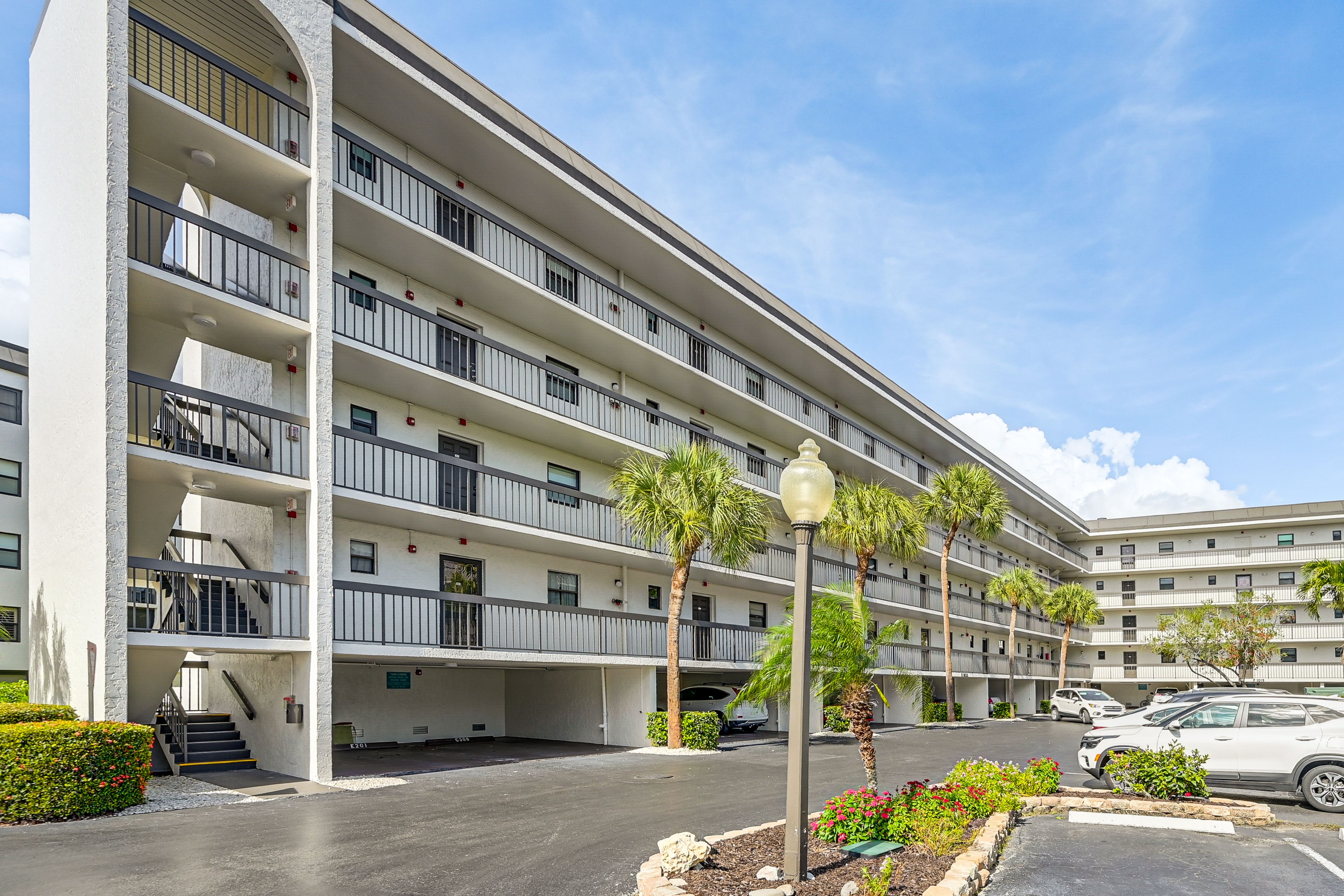 Parking | Unassigned Community Lot