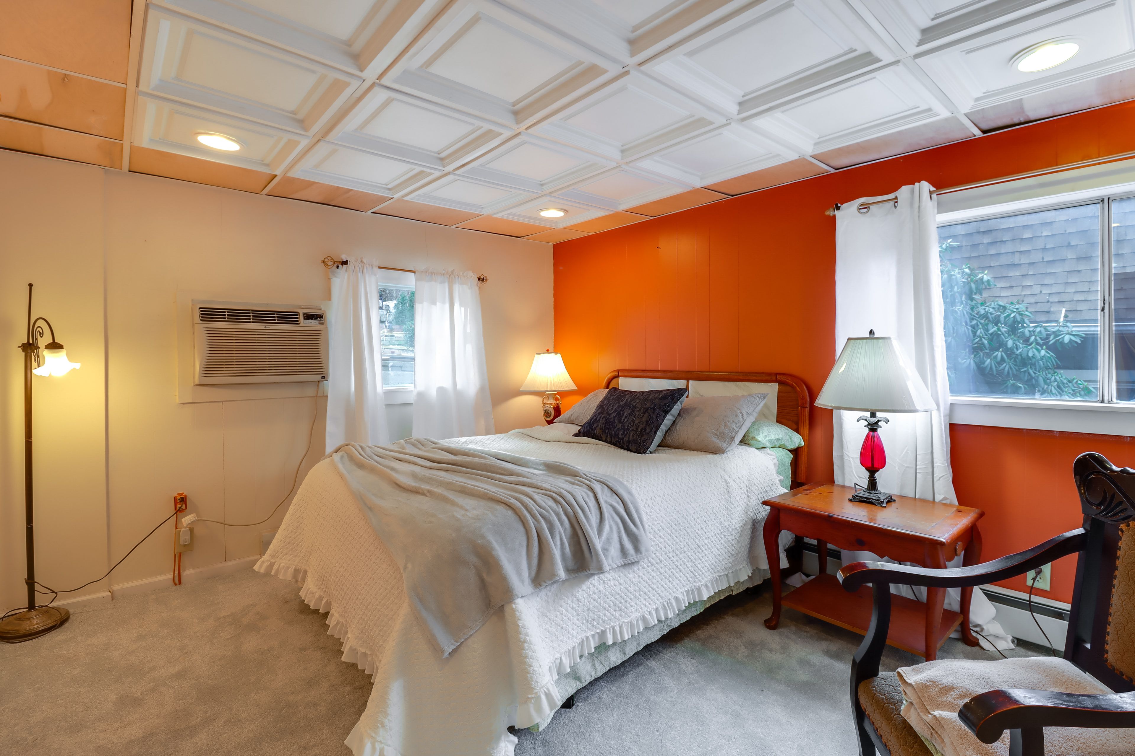 Bedroom | Queen Bed | Linens Provided