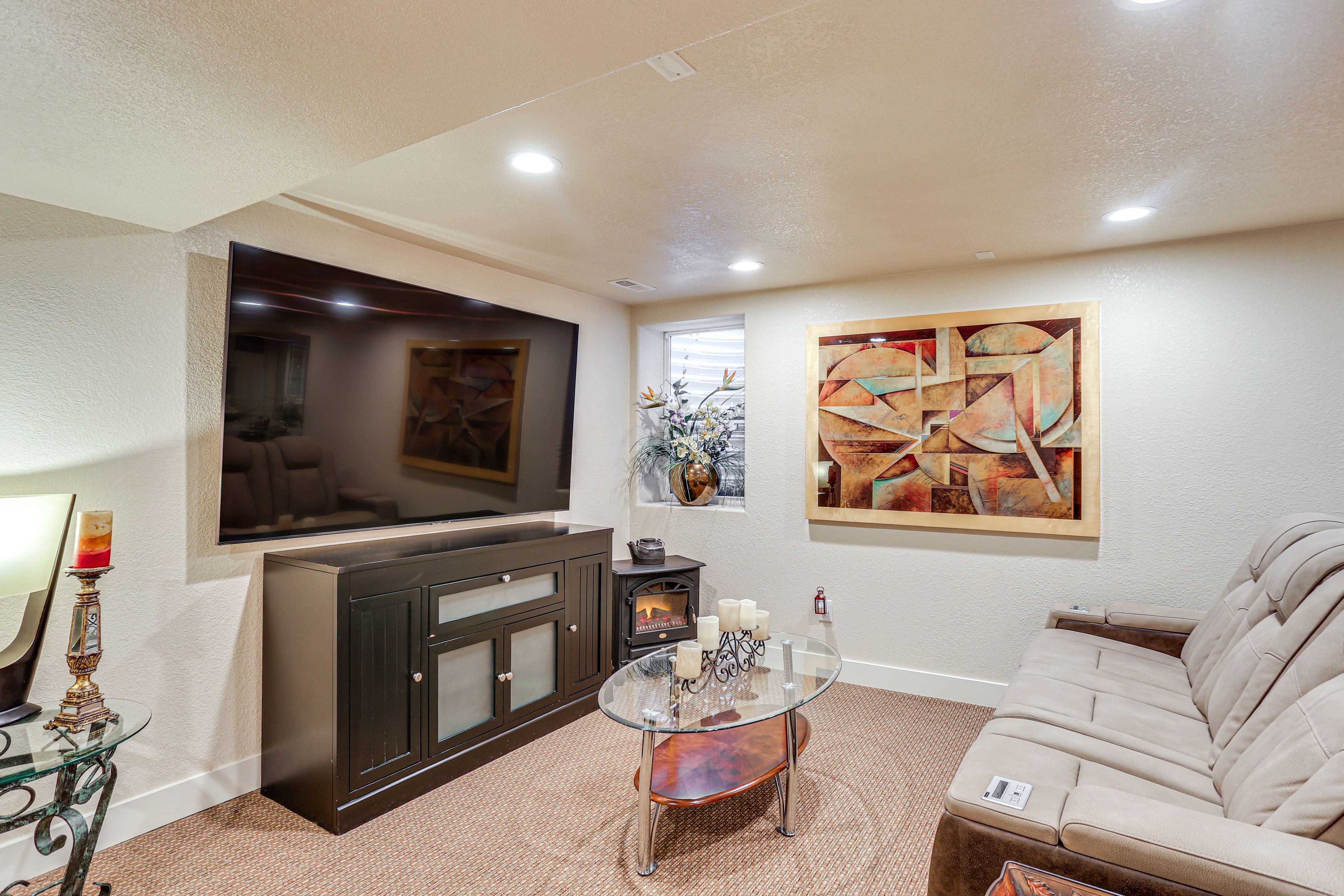 Living Room | Free WiFi | Smart TV