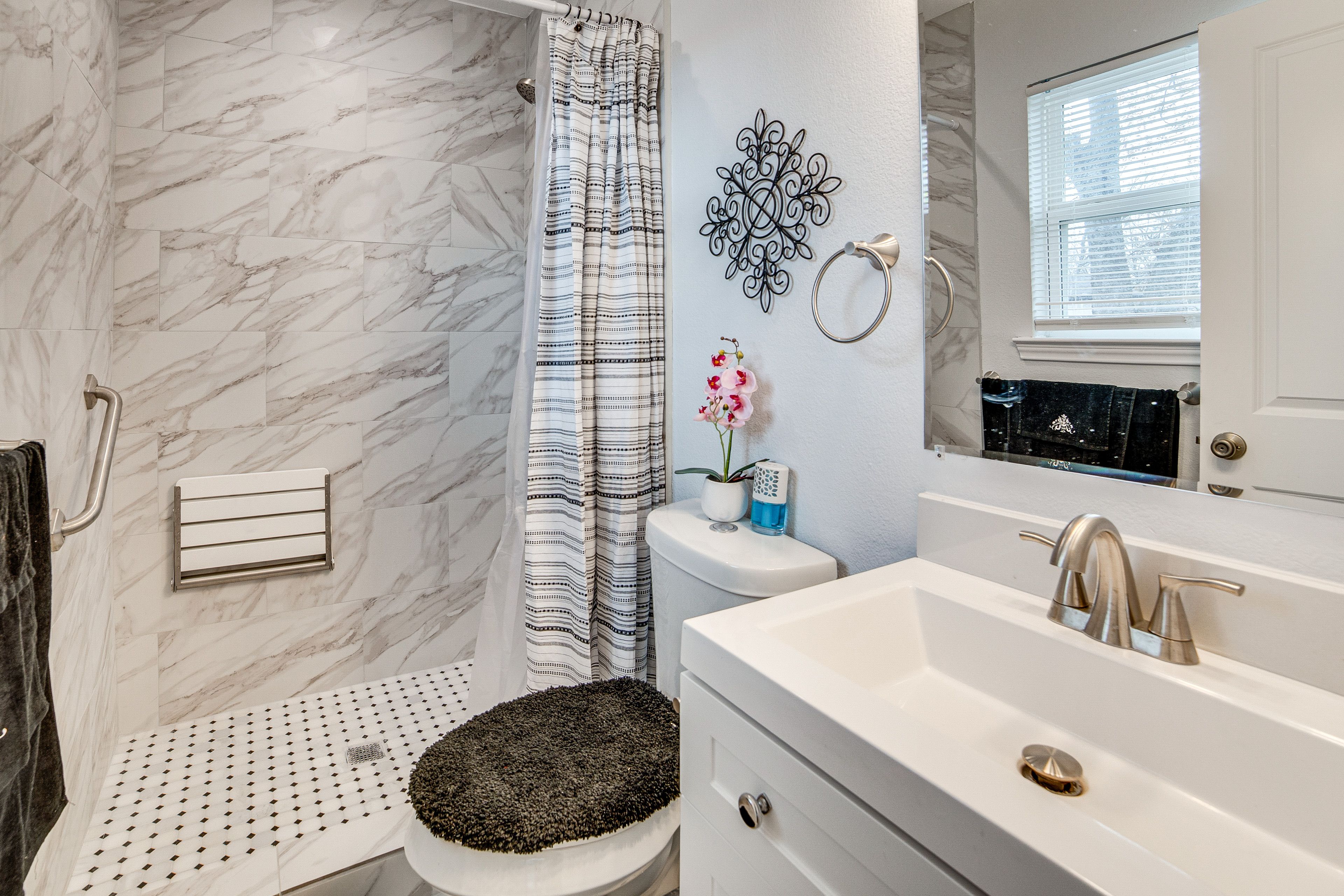 Full Bath | Towels | Hair Dryer