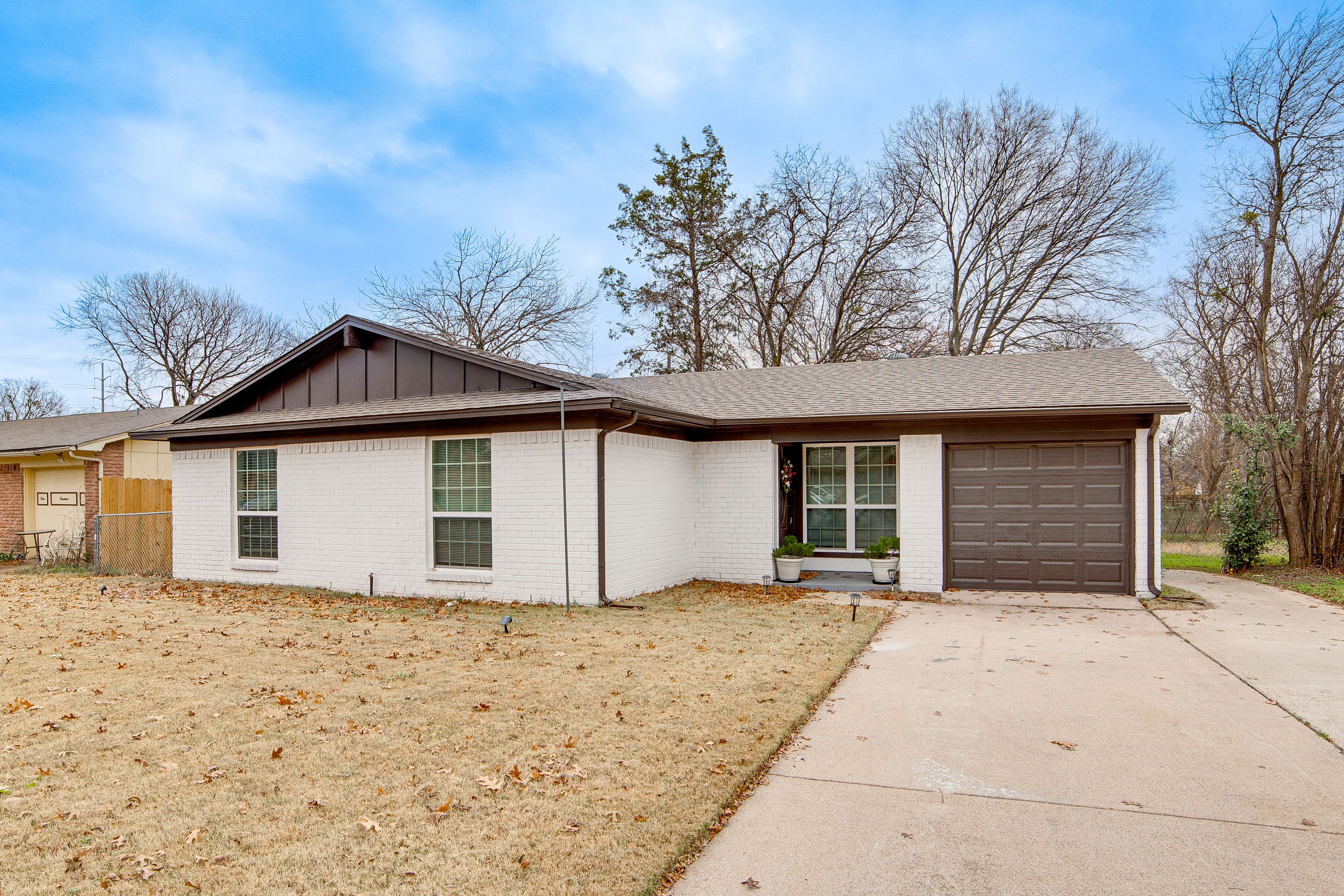 Parking | Garage (1 Vehicle) | Driveway (4 Vehicles) | Street