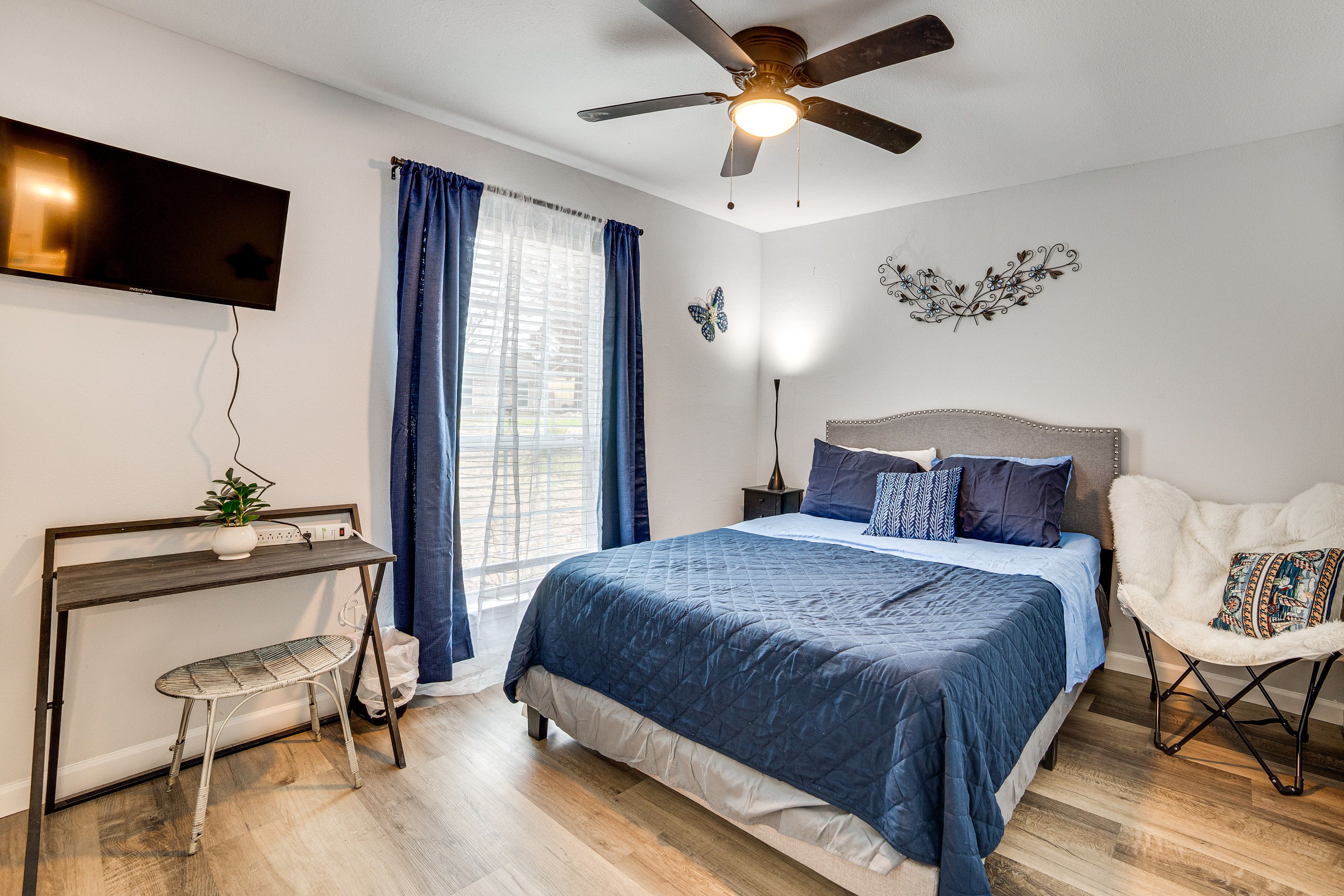 Bedroom 2 | Queen Bed