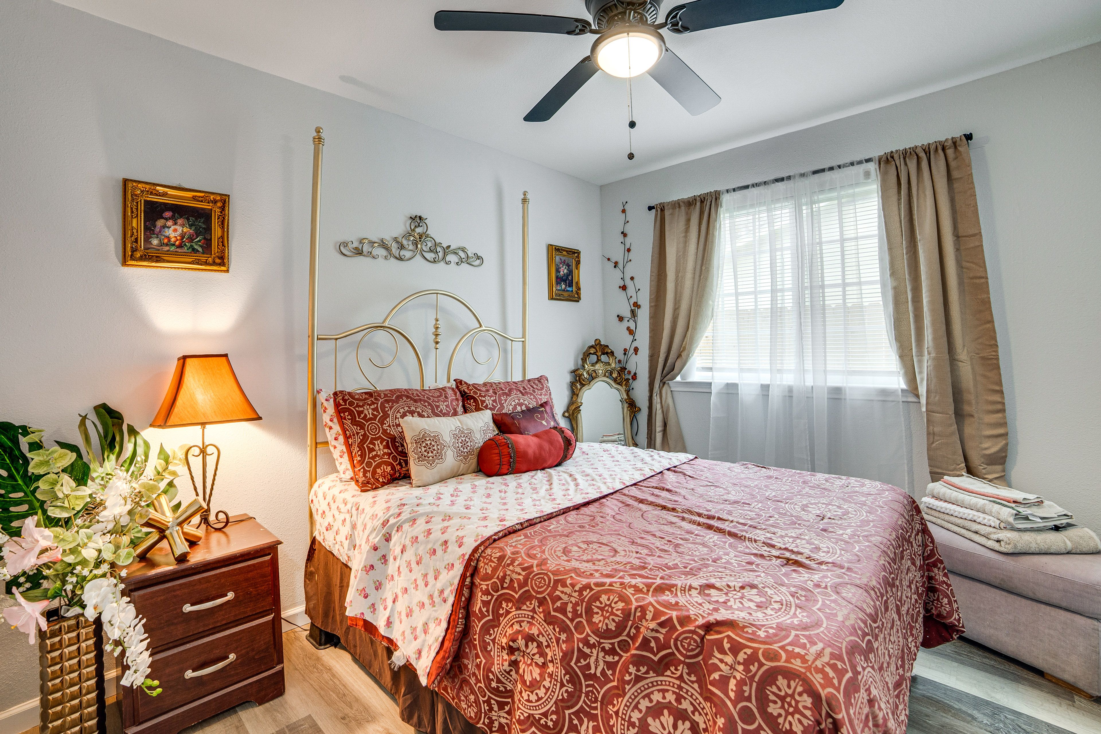 Bedroom 4 | Queen Bed