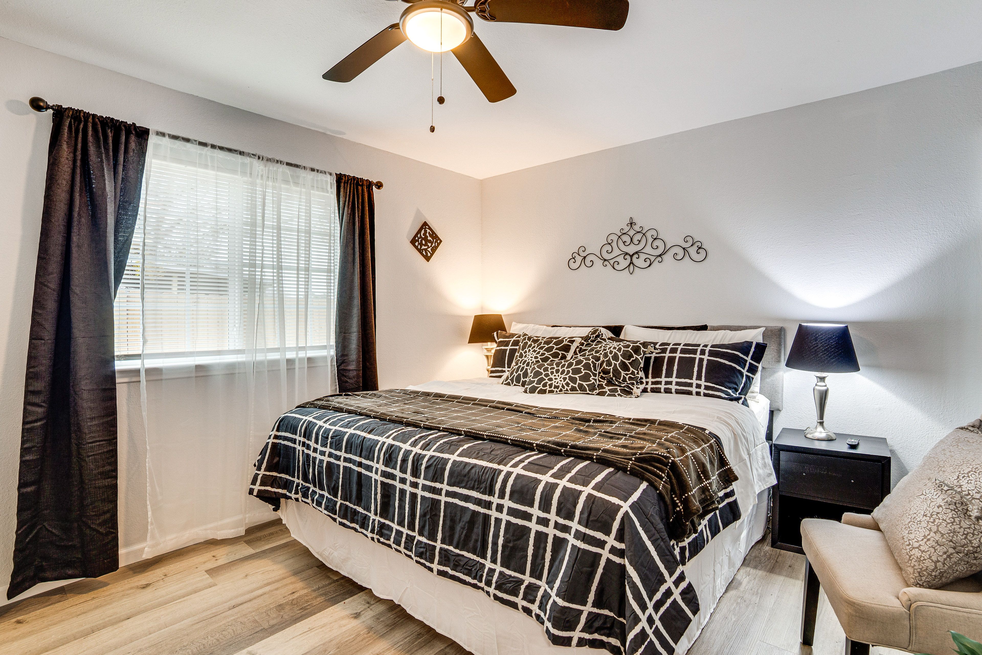 Bedroom 1 | King Bed | Linens