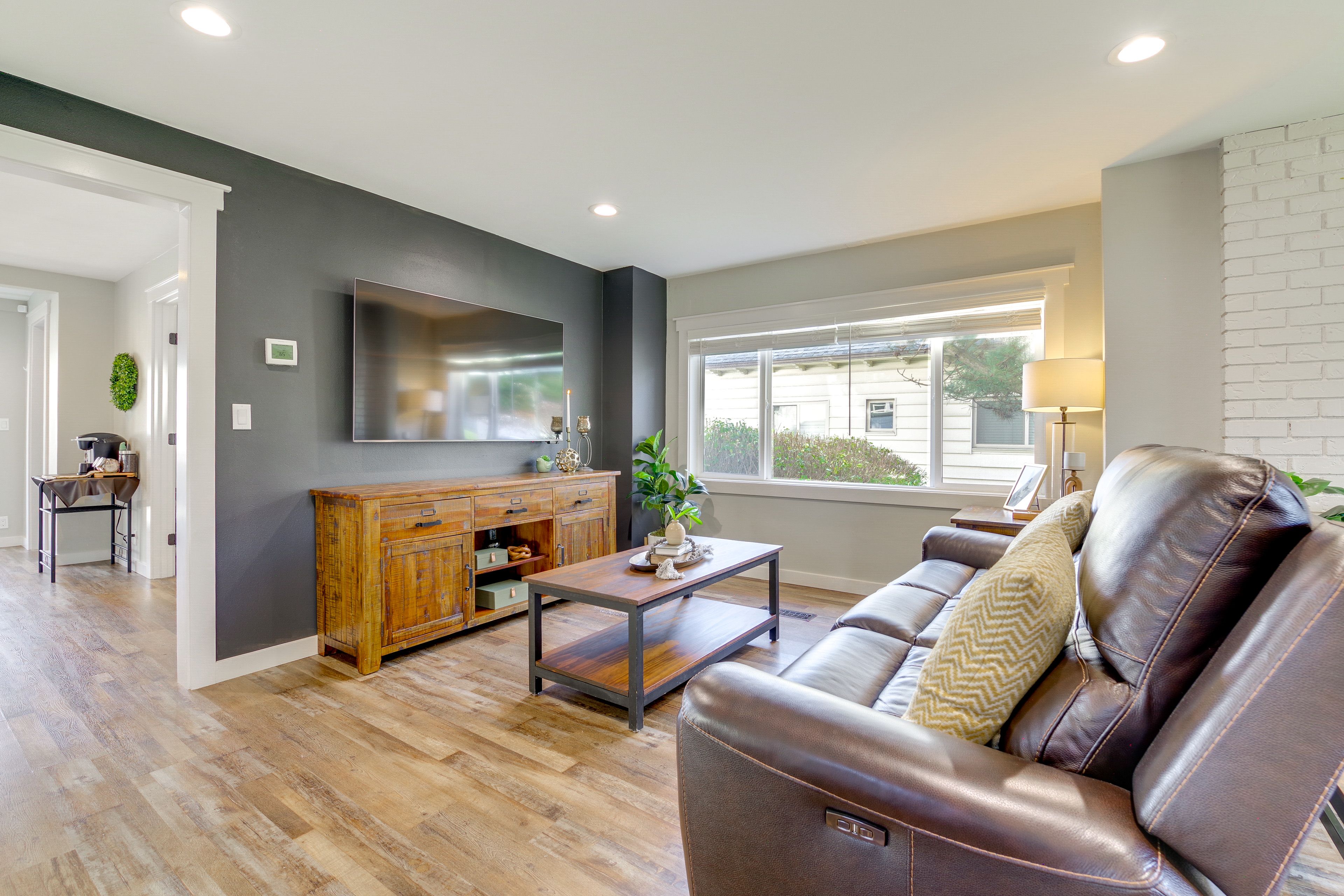 Living Room | Smart TV | Free WiFi | 1st Floor