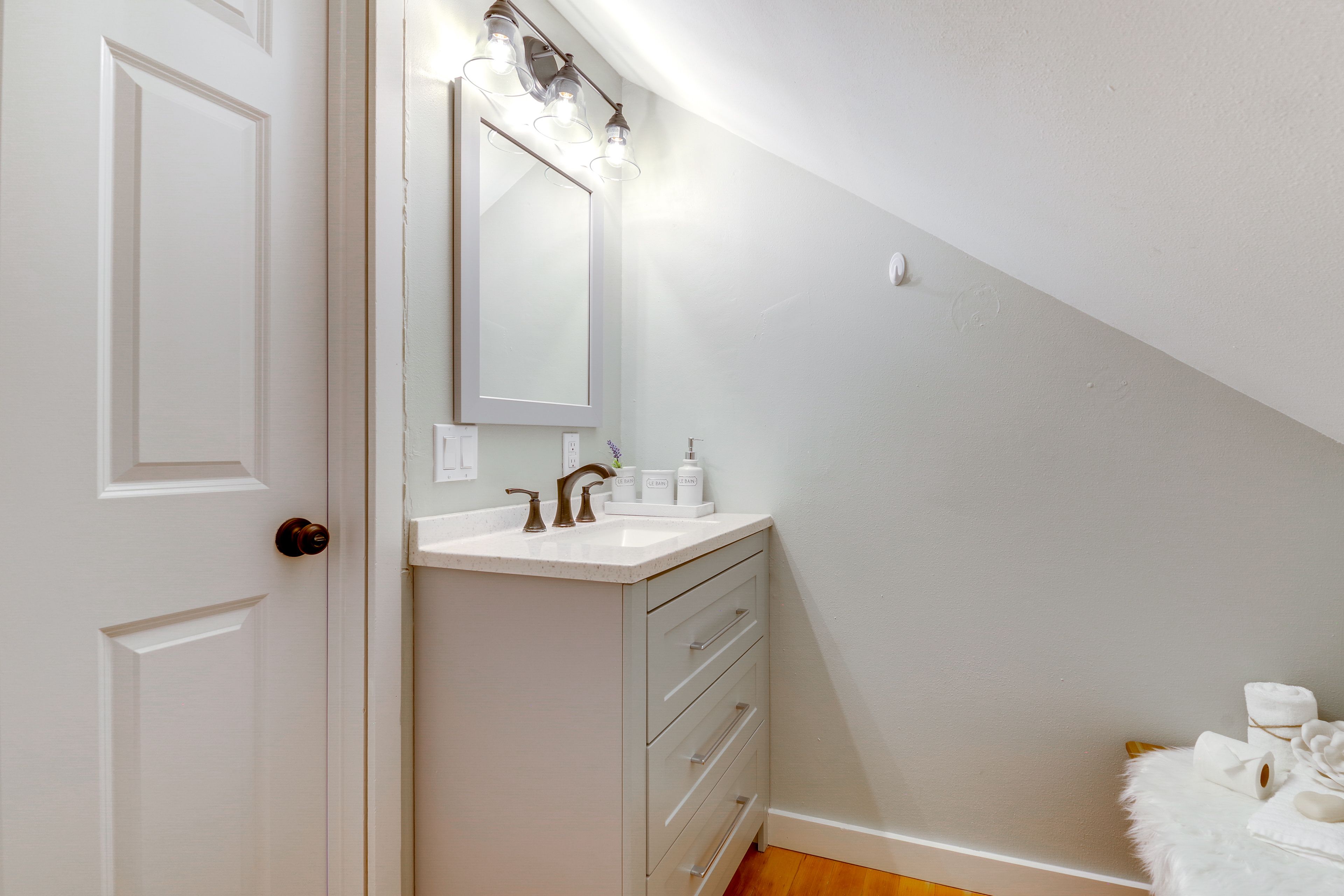 Bathroom | 2nd Floor