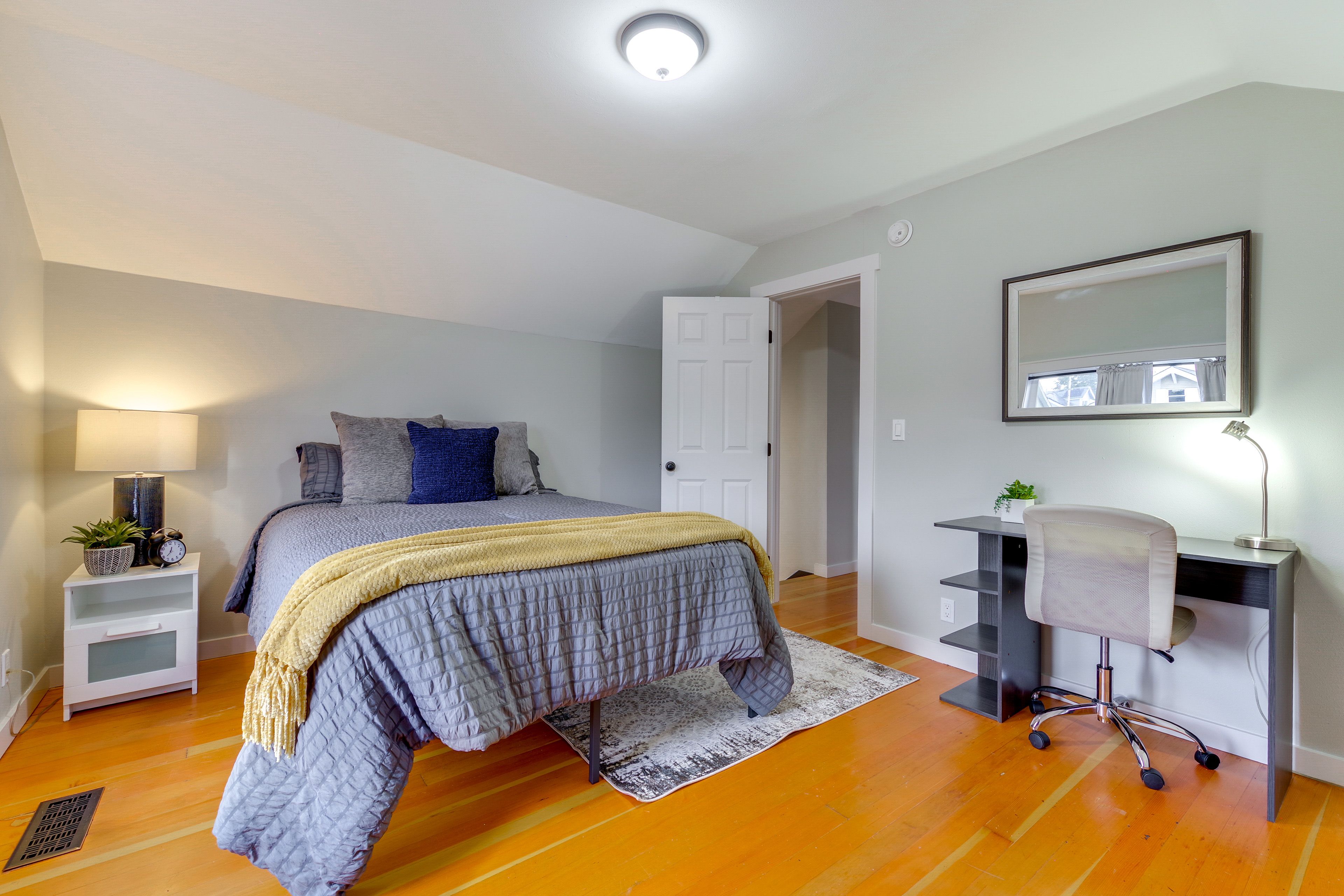 Bedroom 1 | Queen Bed | Desk | 2nd Floor