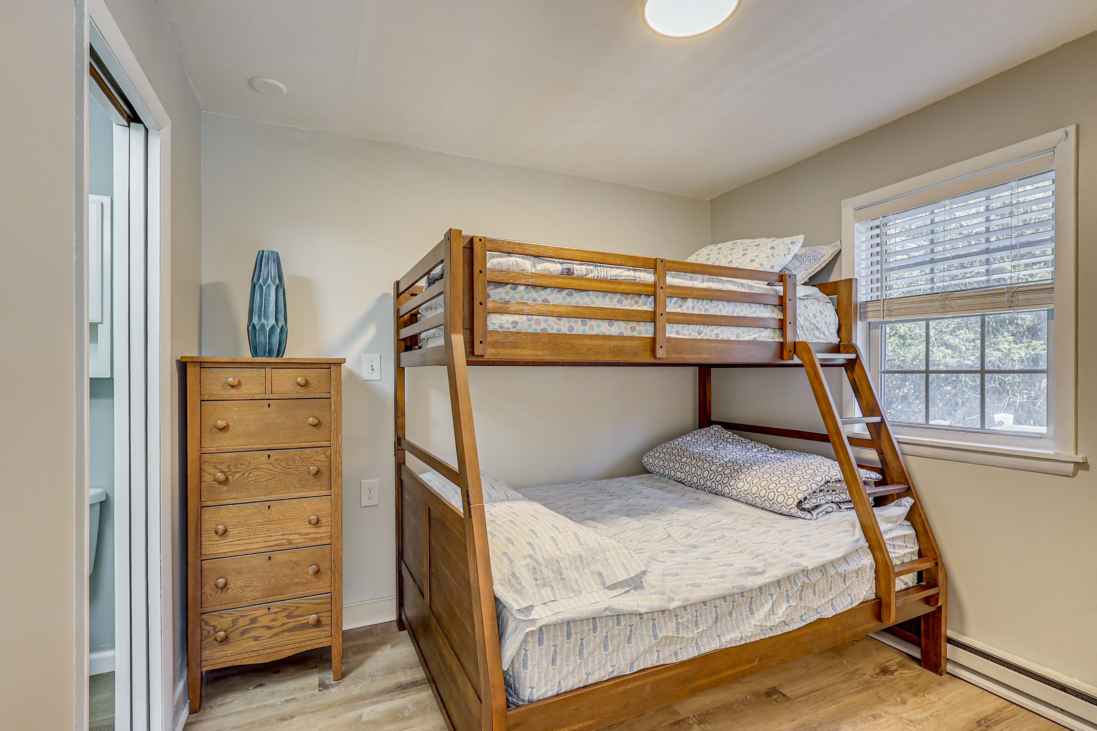Bedroom 3 | Twin/Full Bunk Bed