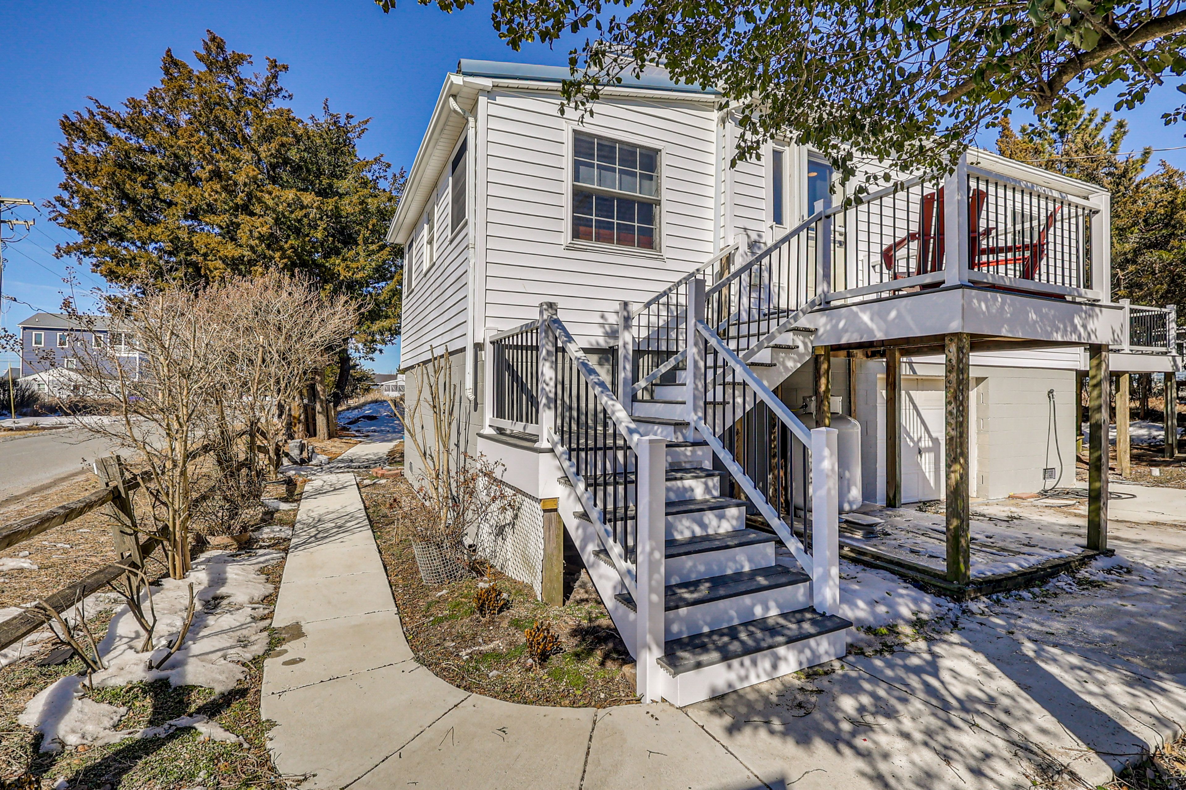 Driveway Parking | 2 Vehicles | Sand Area | 1 Vehicle | Daytime Street Parking