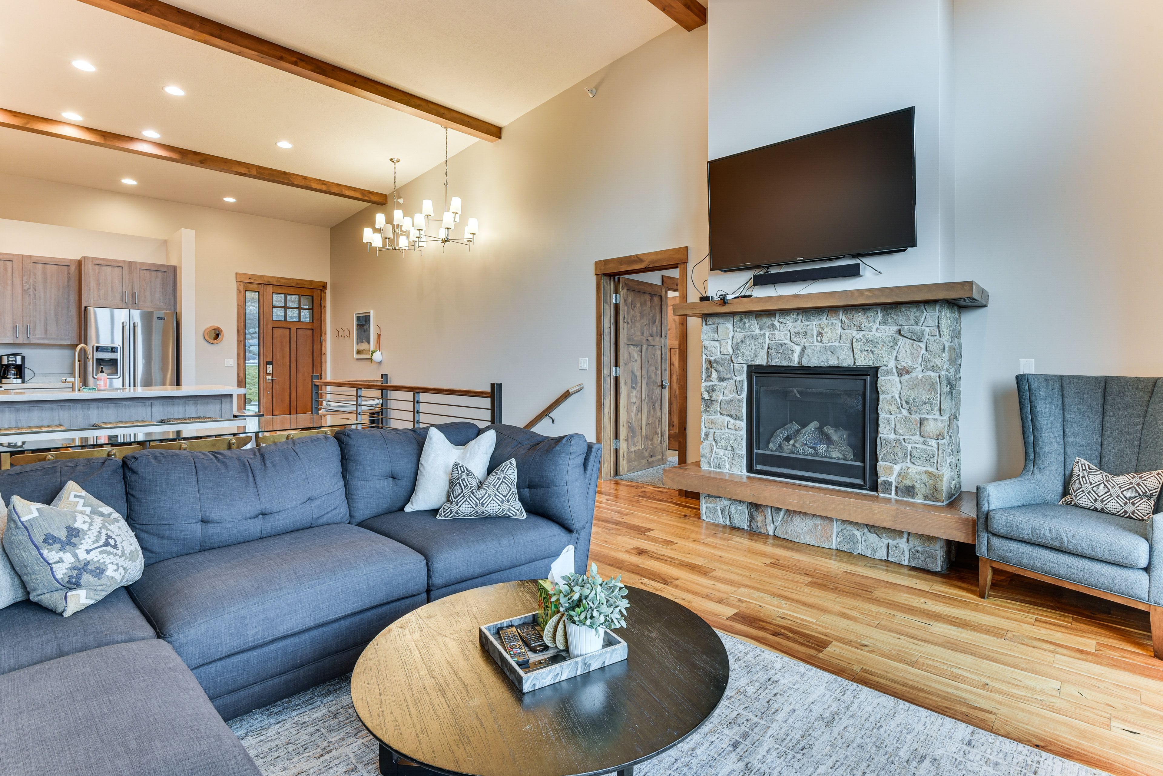 Living Room | Free WiFi | Smart TV | Fireplace | 1st Floor