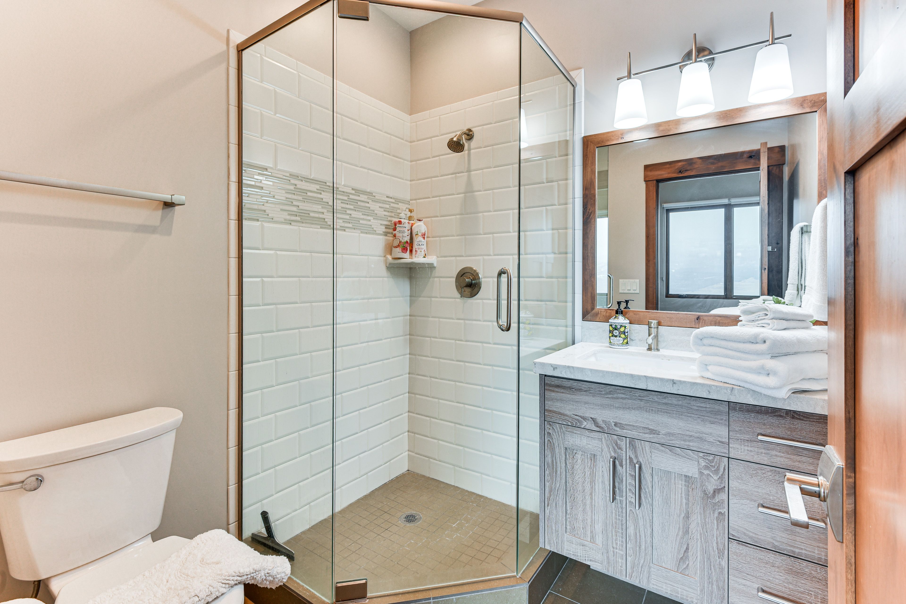 Full Bathroom | 1st Floor