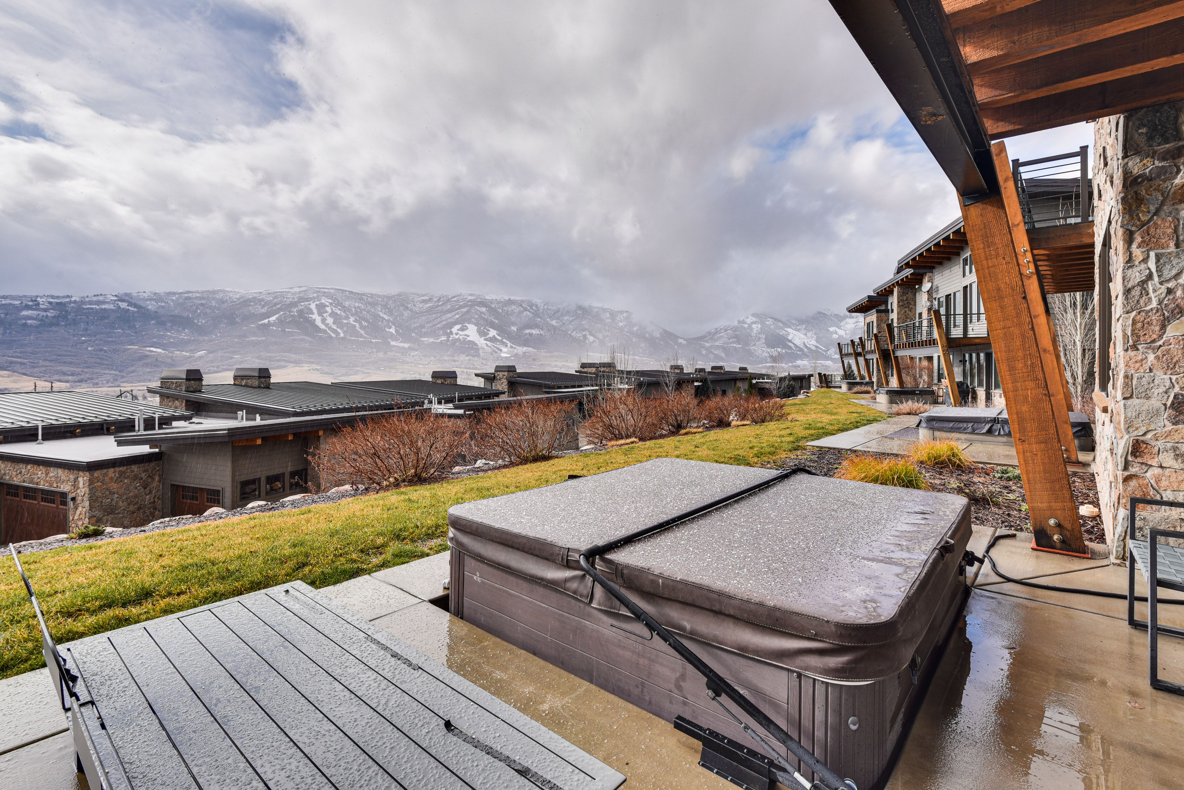 Patio w/ Hot Tub