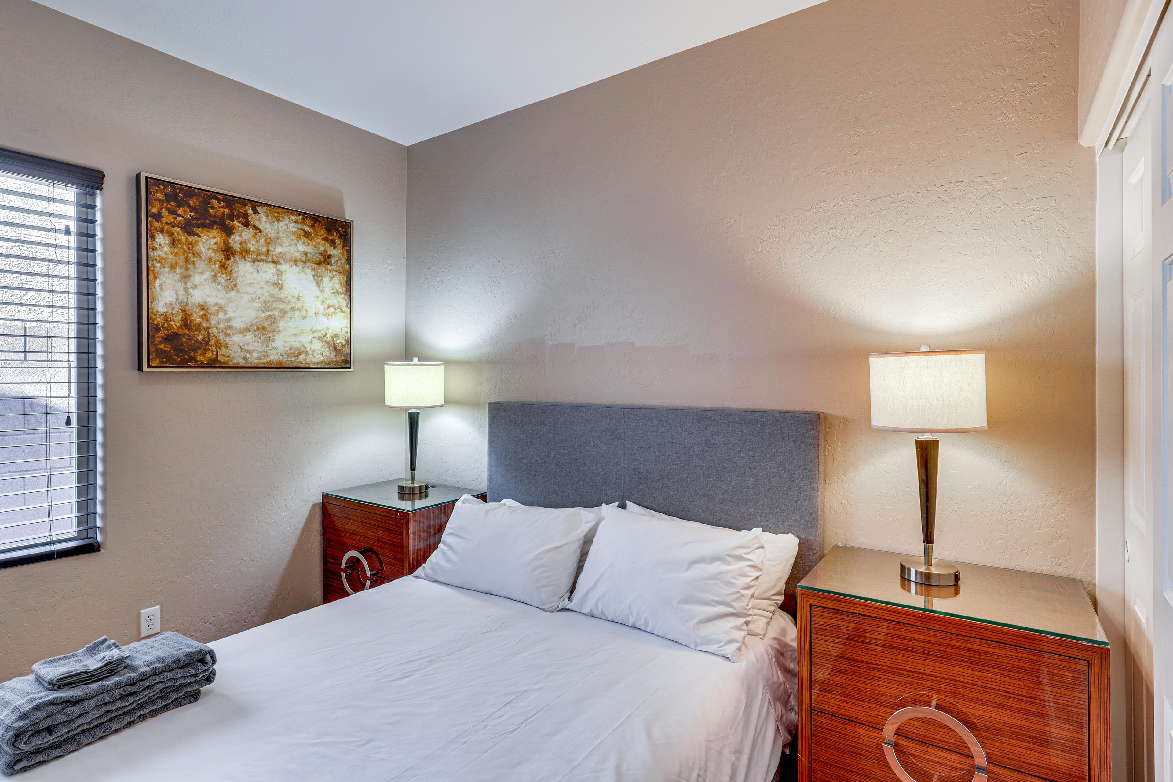 Bedroom 4 | Queen Bed