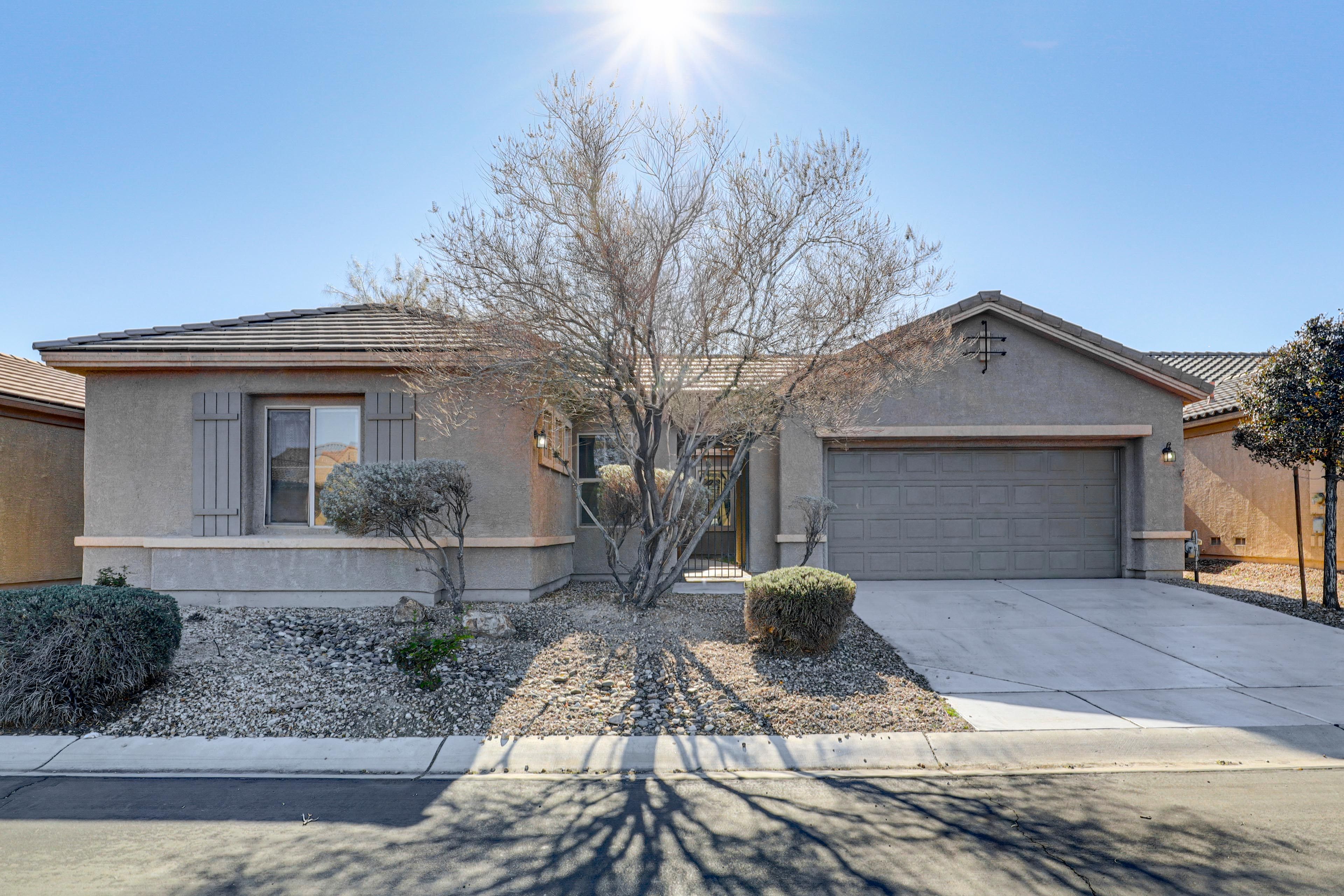 House Exterior | Garage (2 Vehicles) | Driveway (2 Vehicles)