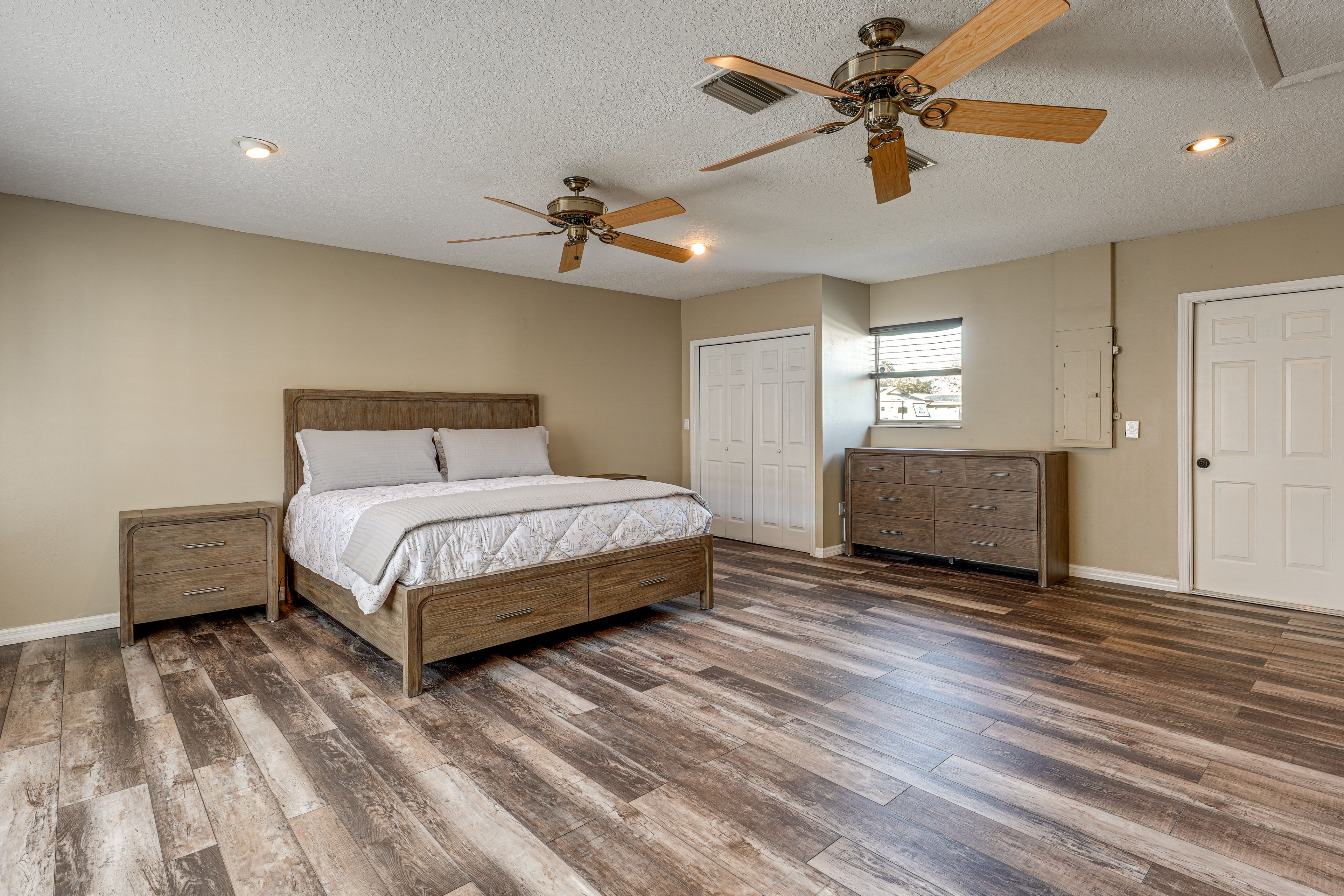 Bedroom 2 | King Bed