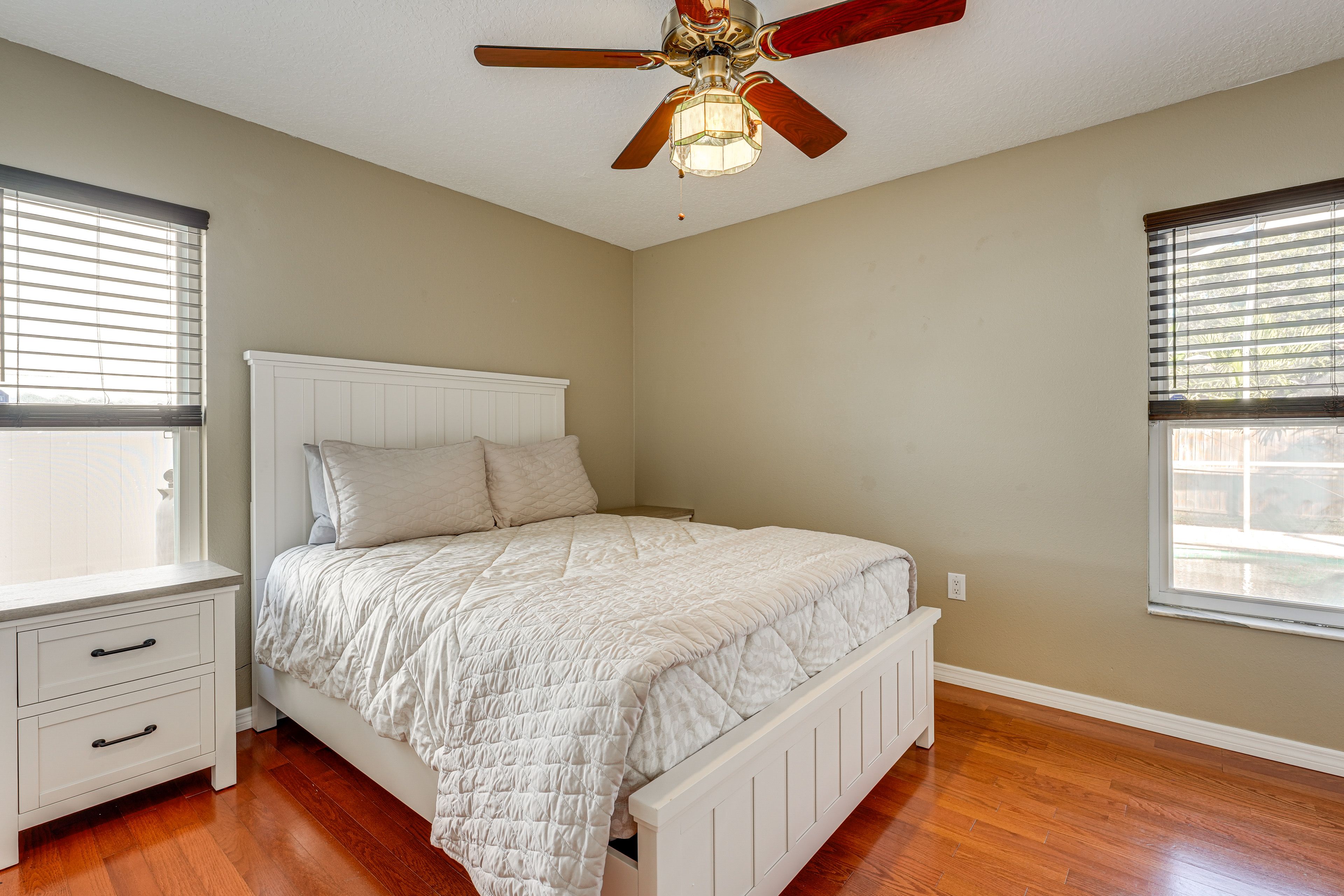 Bedroom 4 | Queen Bed