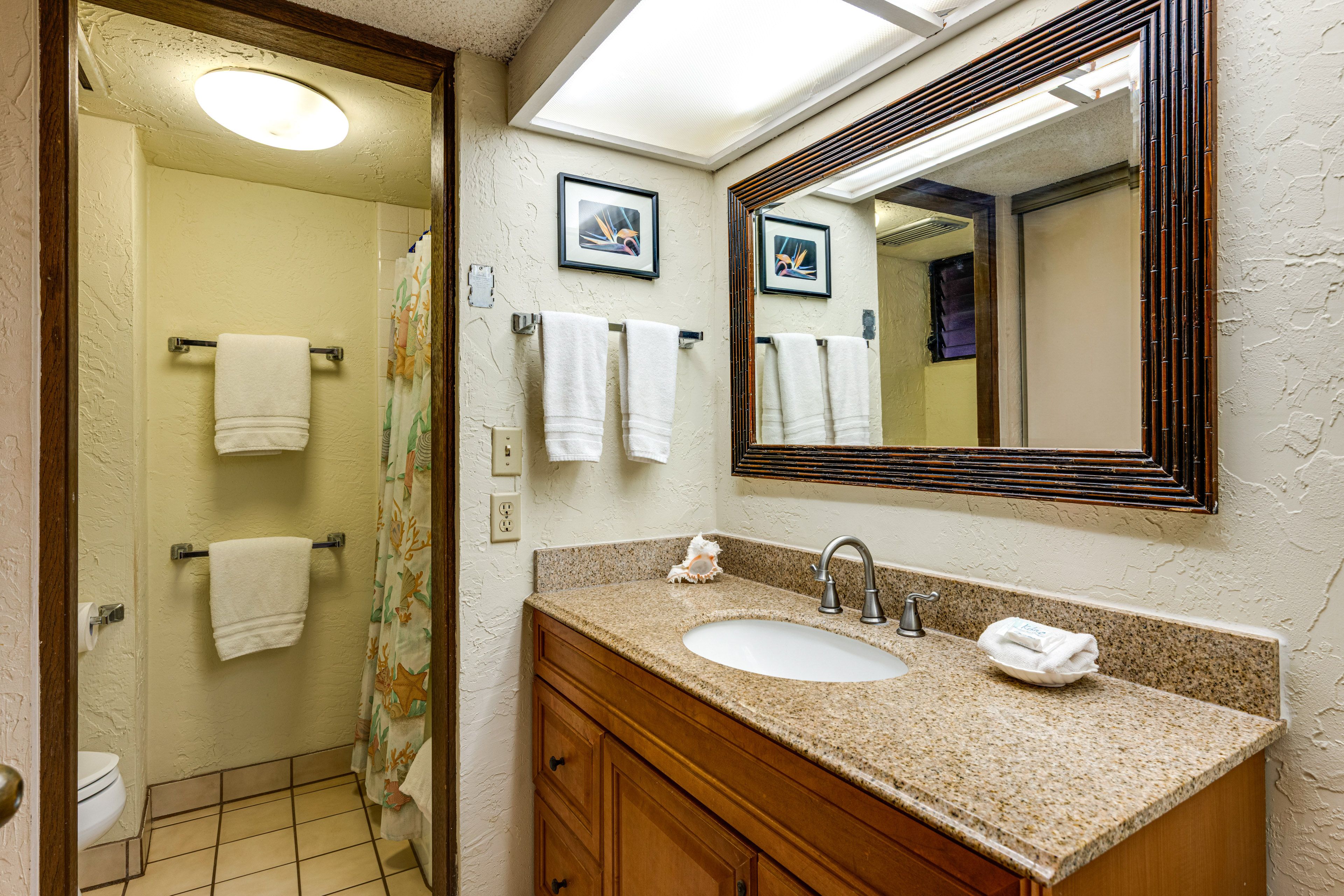 Studio | Full Bathroom