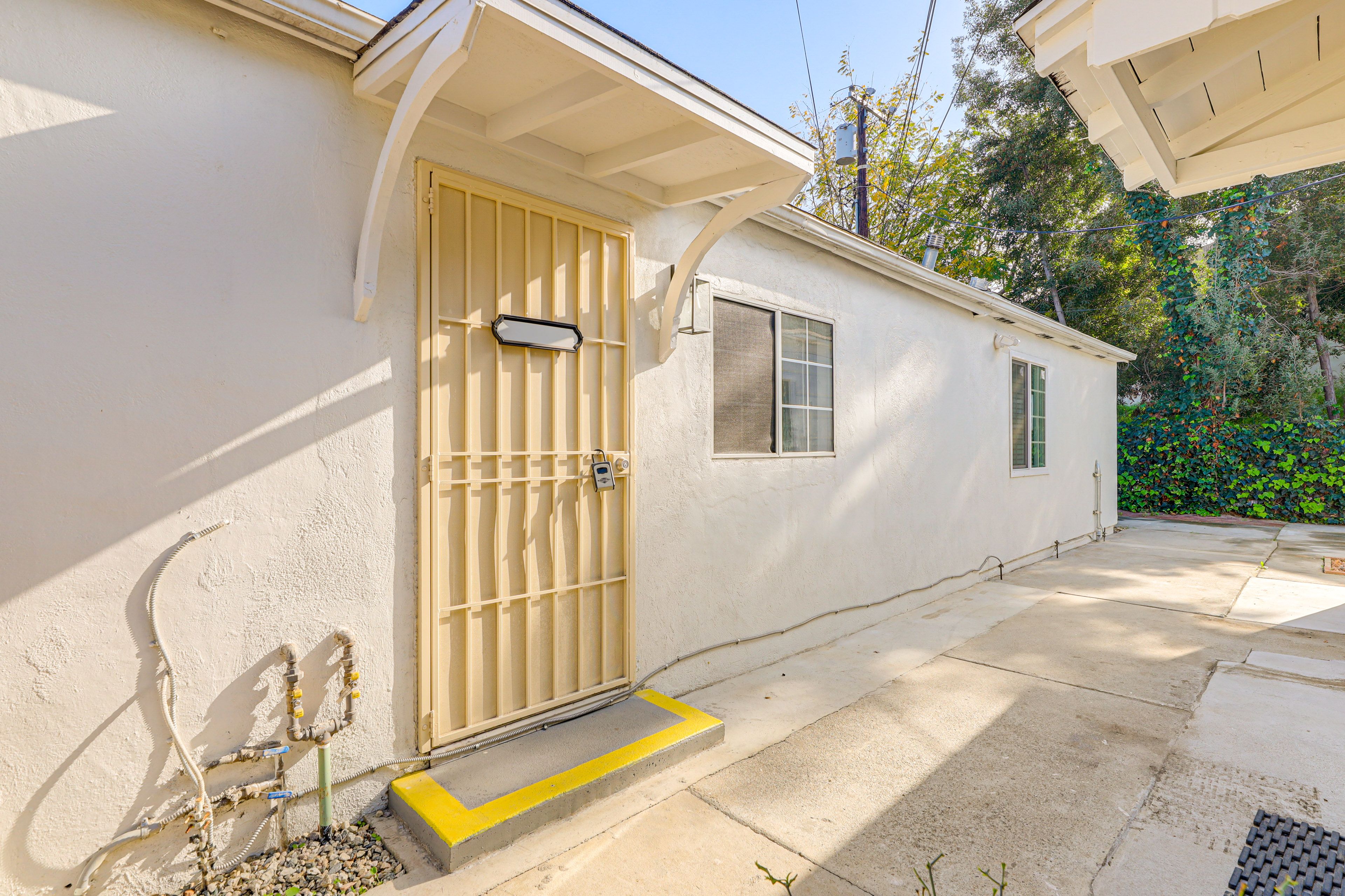 Unit Entrance | Parking | Driveway (1 Vehicle) | Street Parking