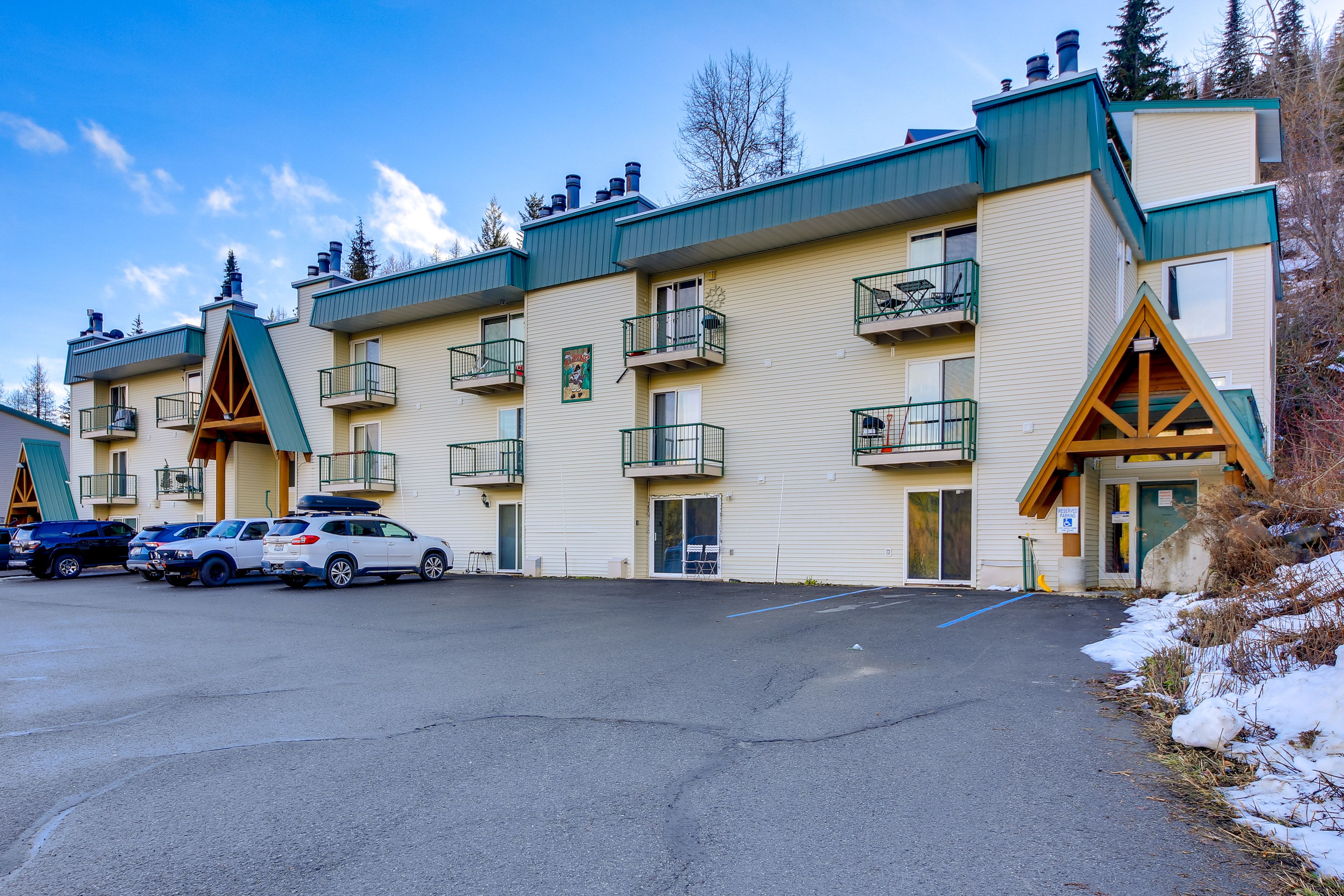 Parking | Community Lot (1 Vehicle)