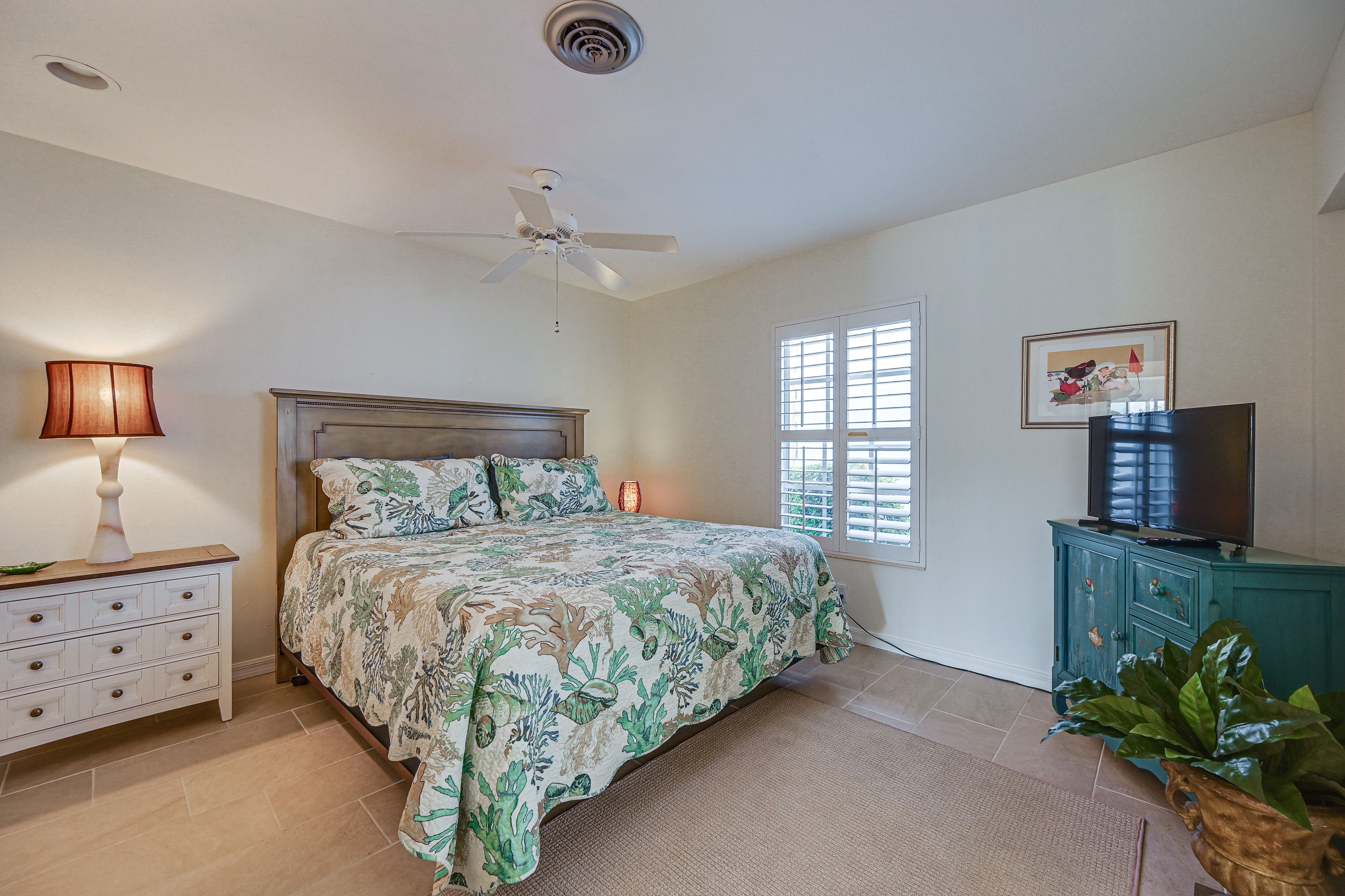 Bedroom 1 | King Bed