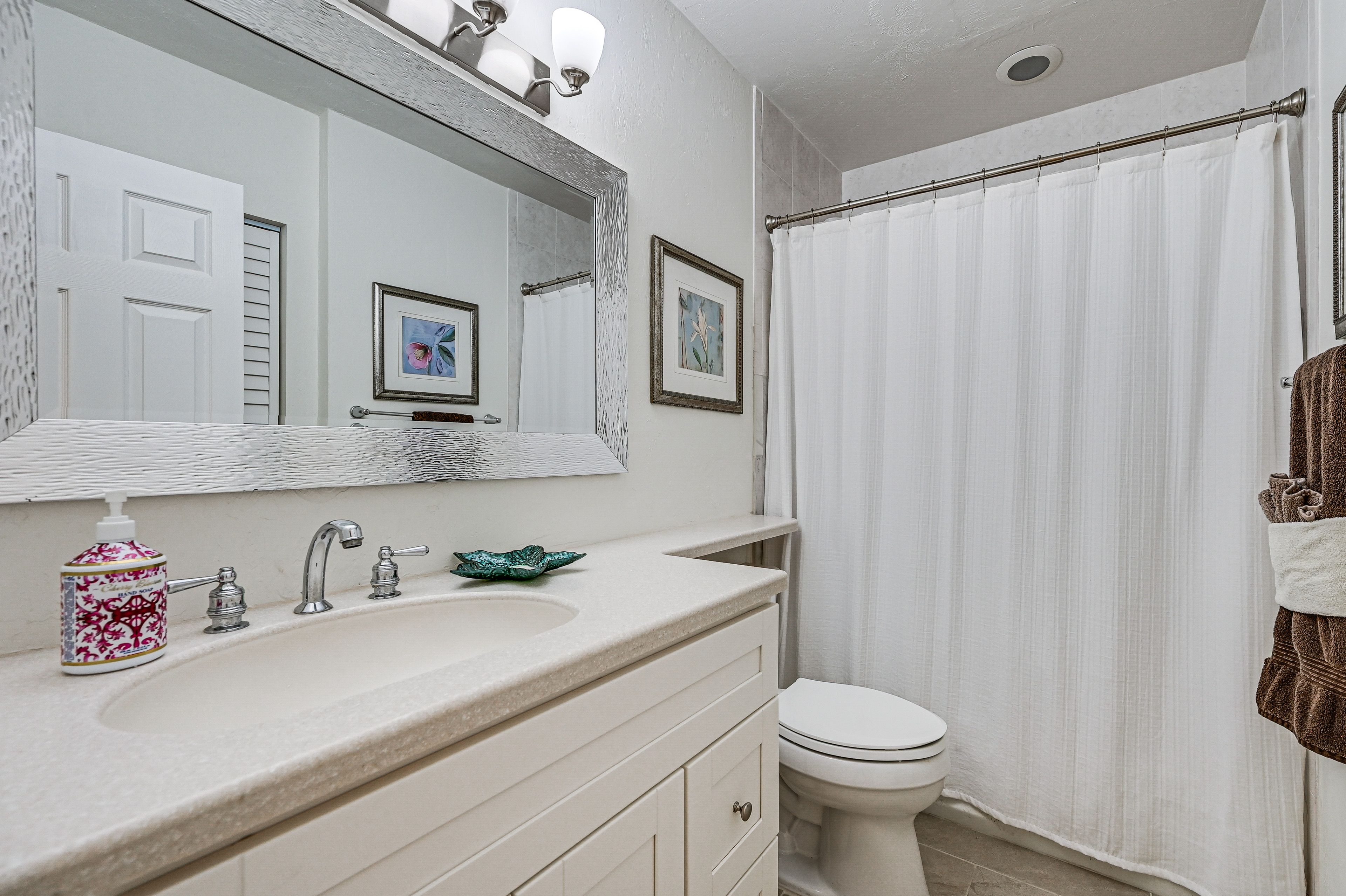 Full Bathroom | Towels & Linens Provided