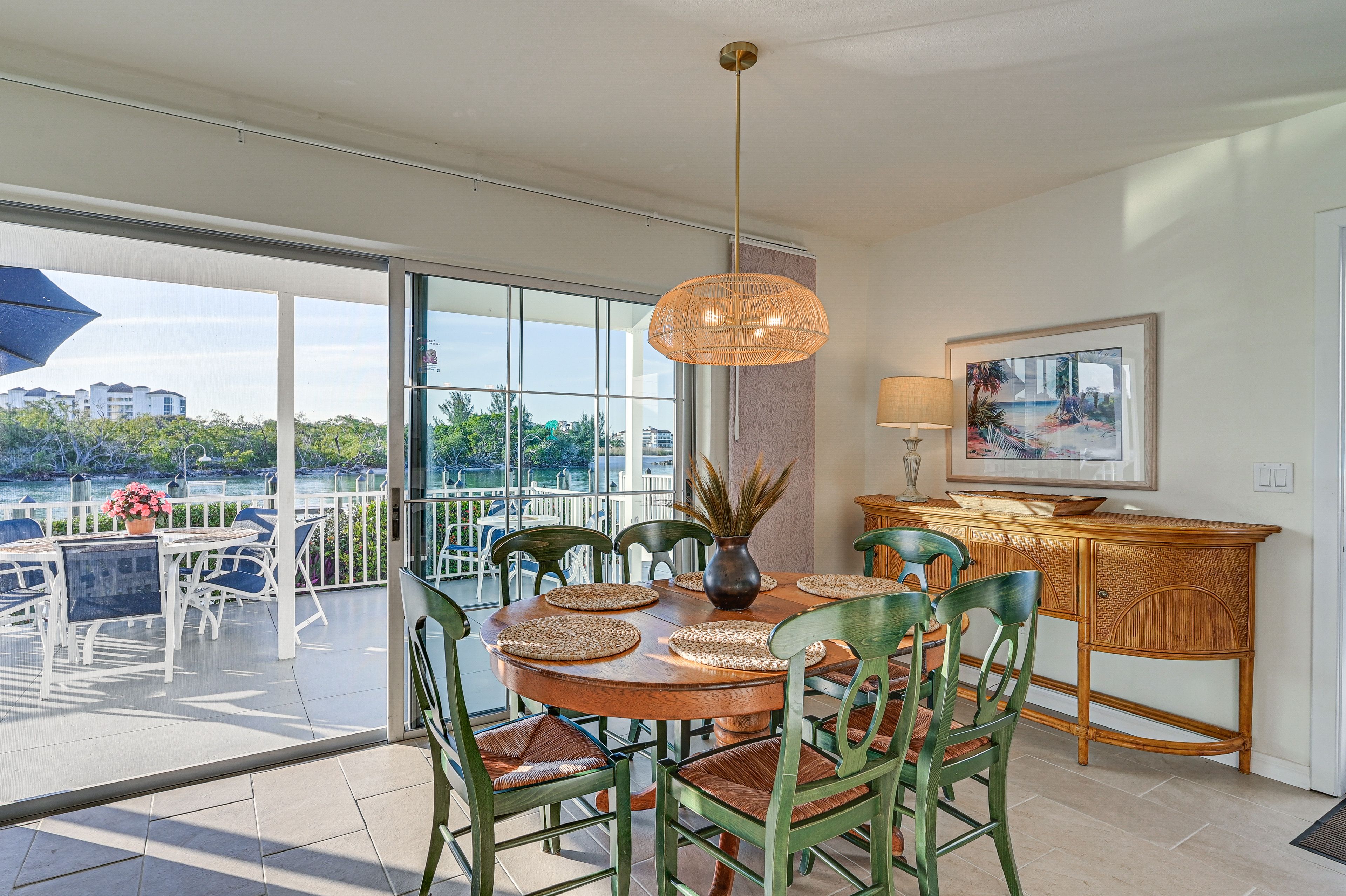 Dining Area | Dishes & Flatware Provided