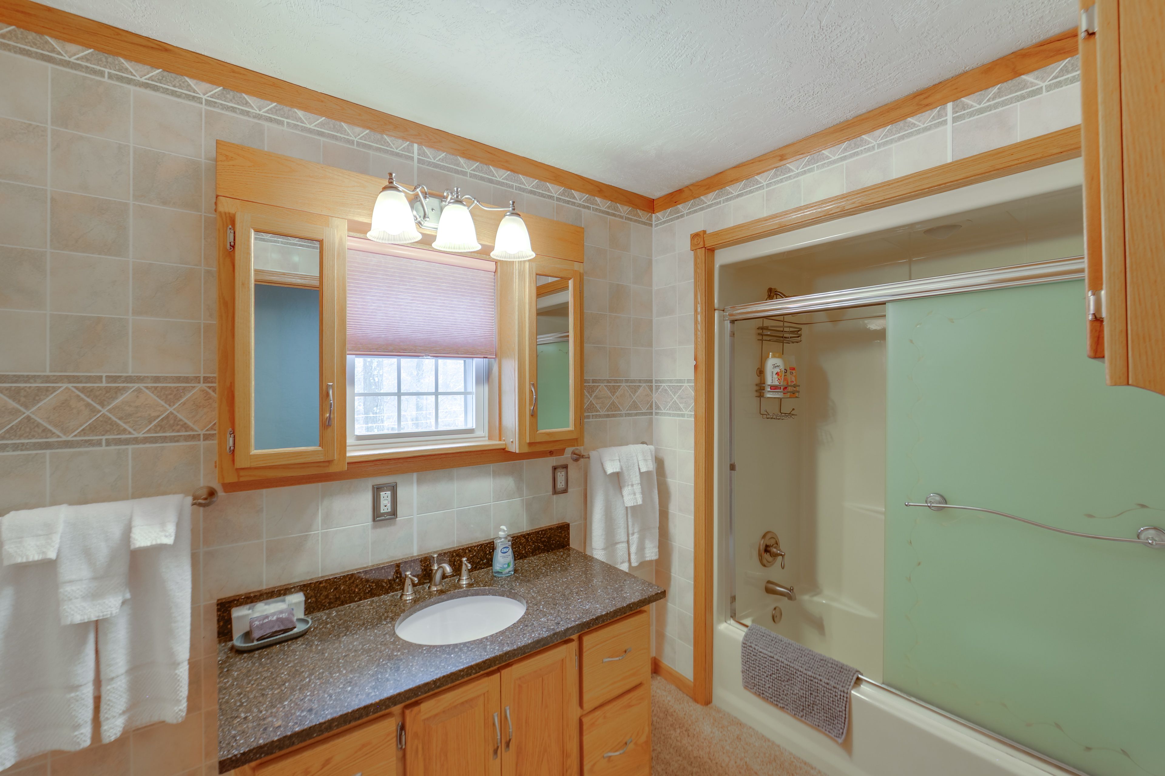 Full Bathroom | Main Level