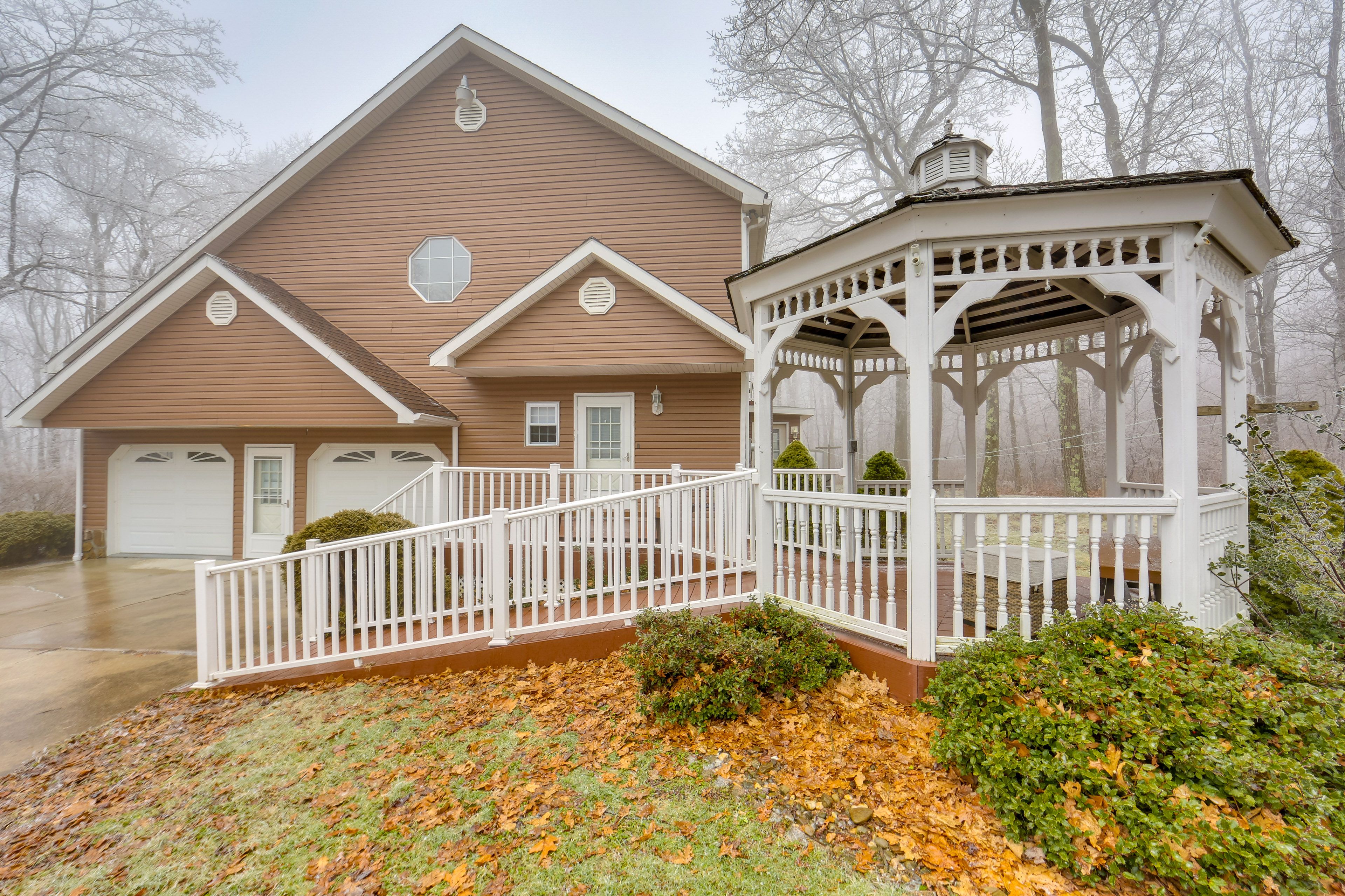 Berlin Vacation Rental | 5BR | 3BA | 3,455 Sq Ft | Stairs to Access